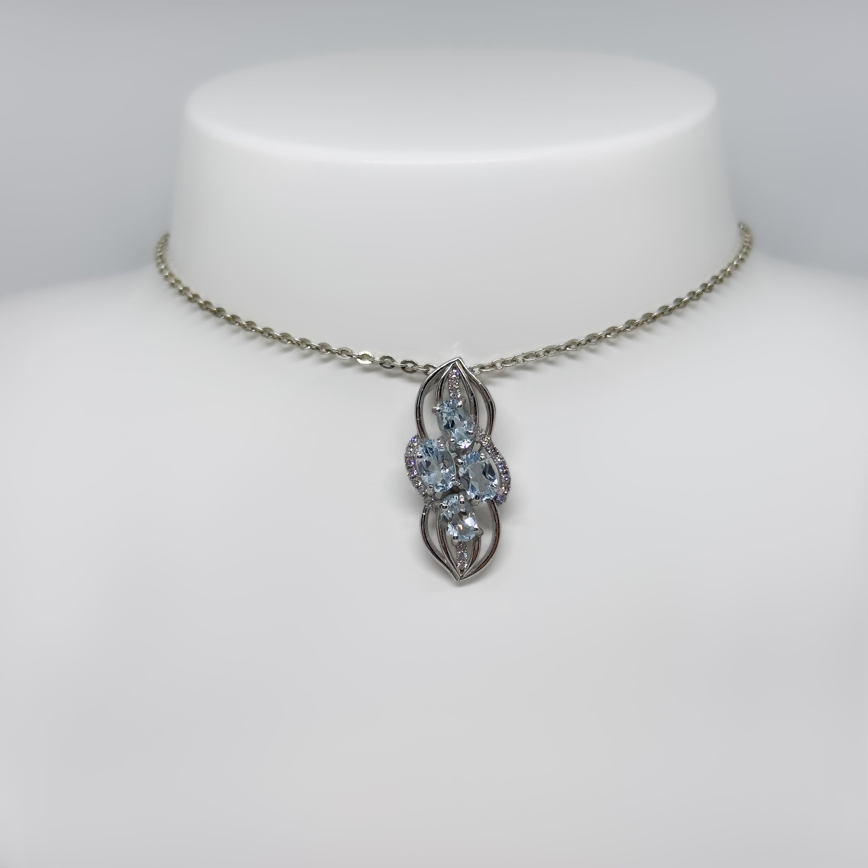 Hopeinen Topaasi & Kristalli riipus