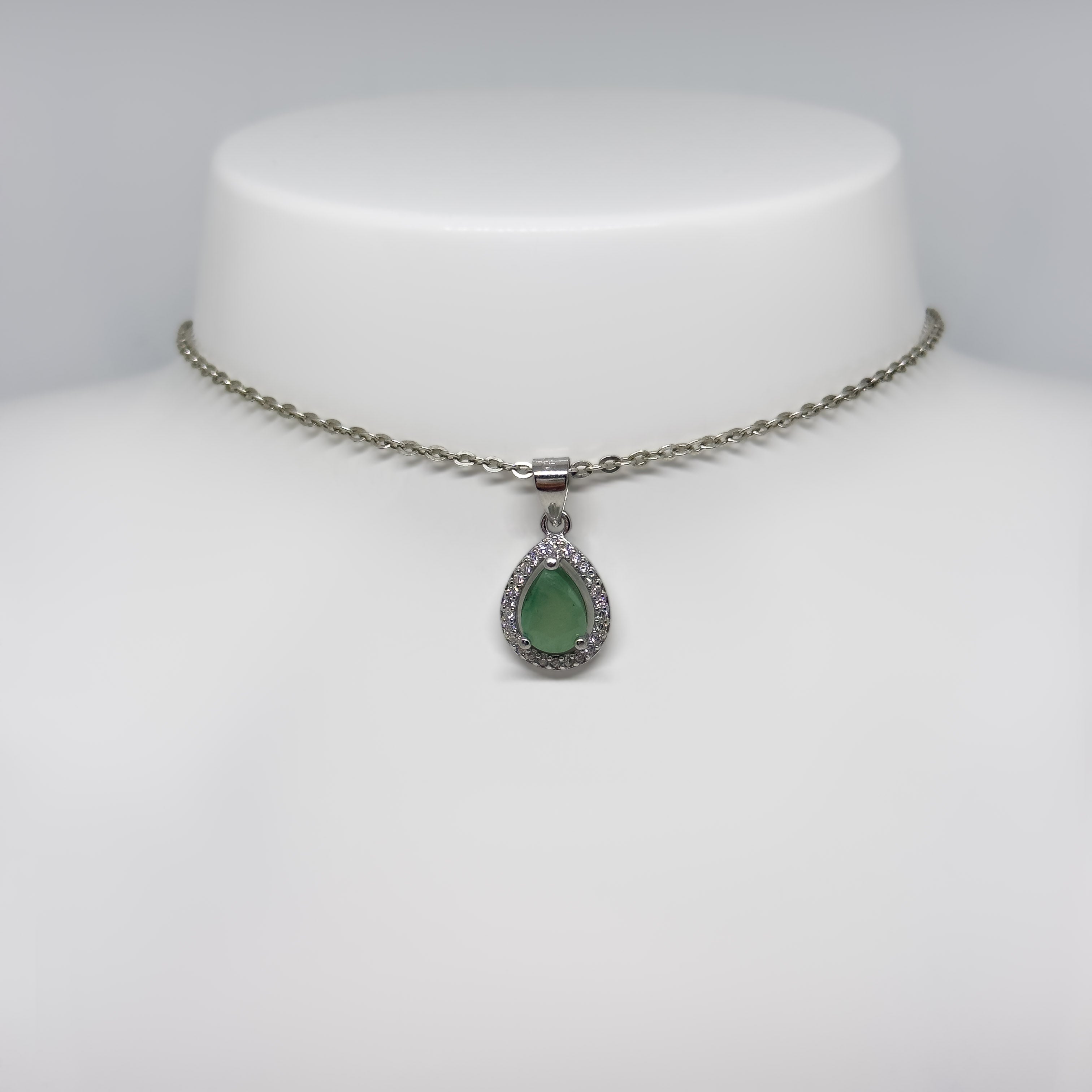Hopeinen Smaragdi & Kristalli riipus