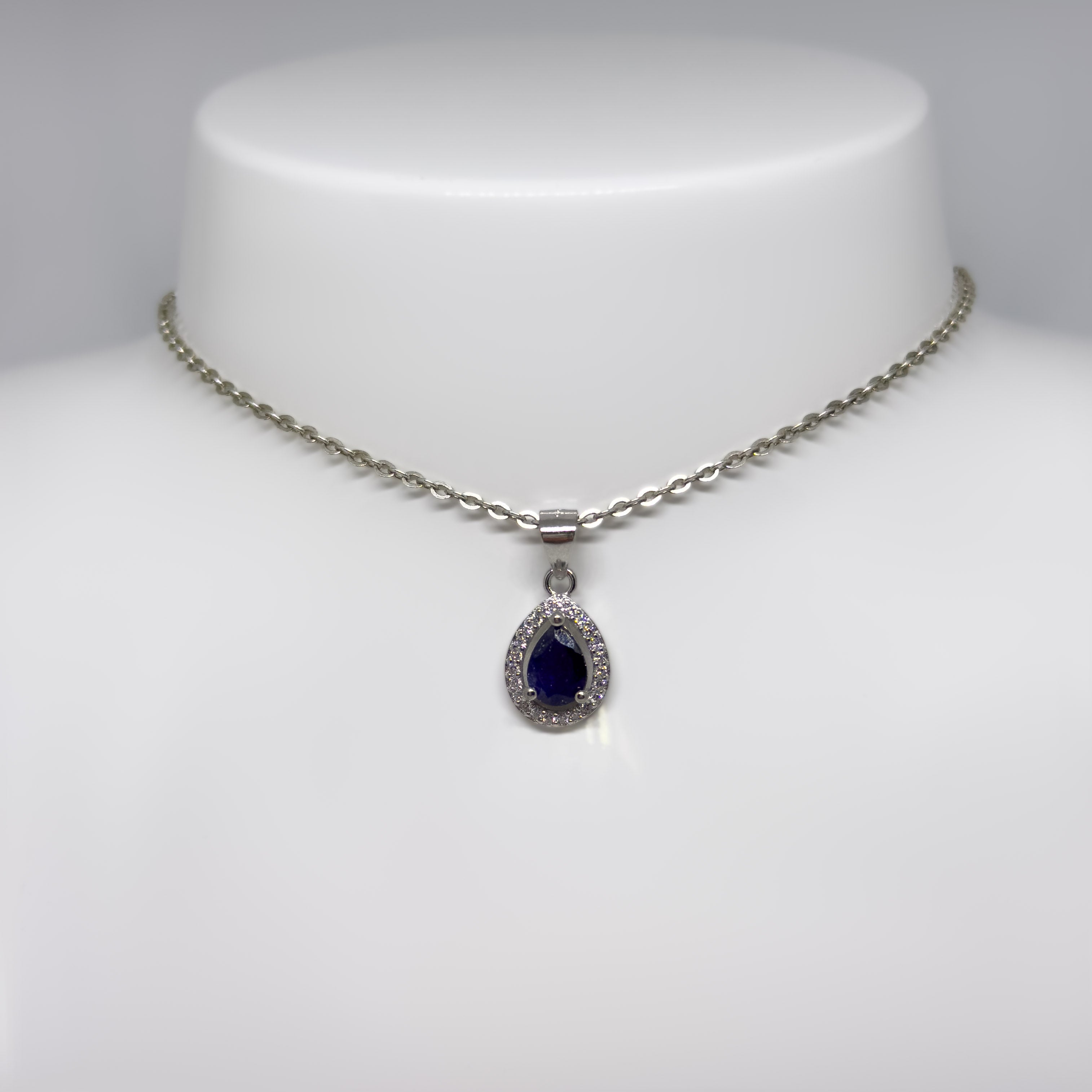 Hopeinen Sinisafiiri & Kristalli Kyynel riipus