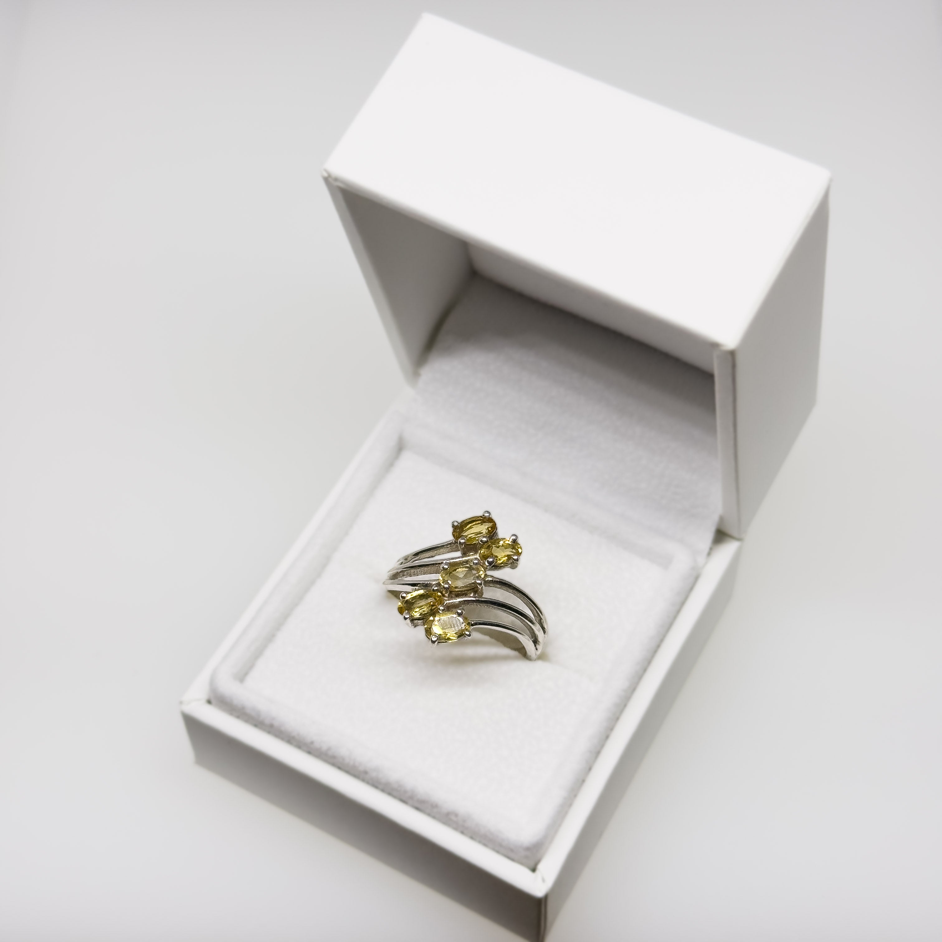 Hopeinen Sitriini sormus