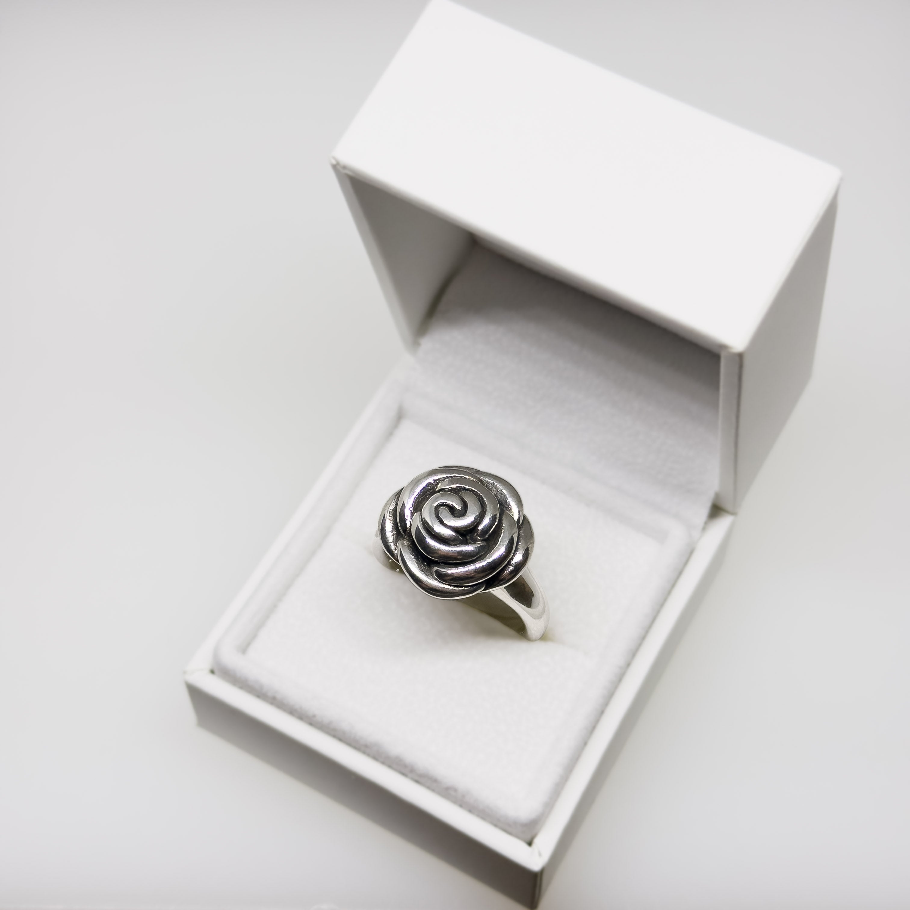 Hopeinen Ruusu sormus, koko 18+