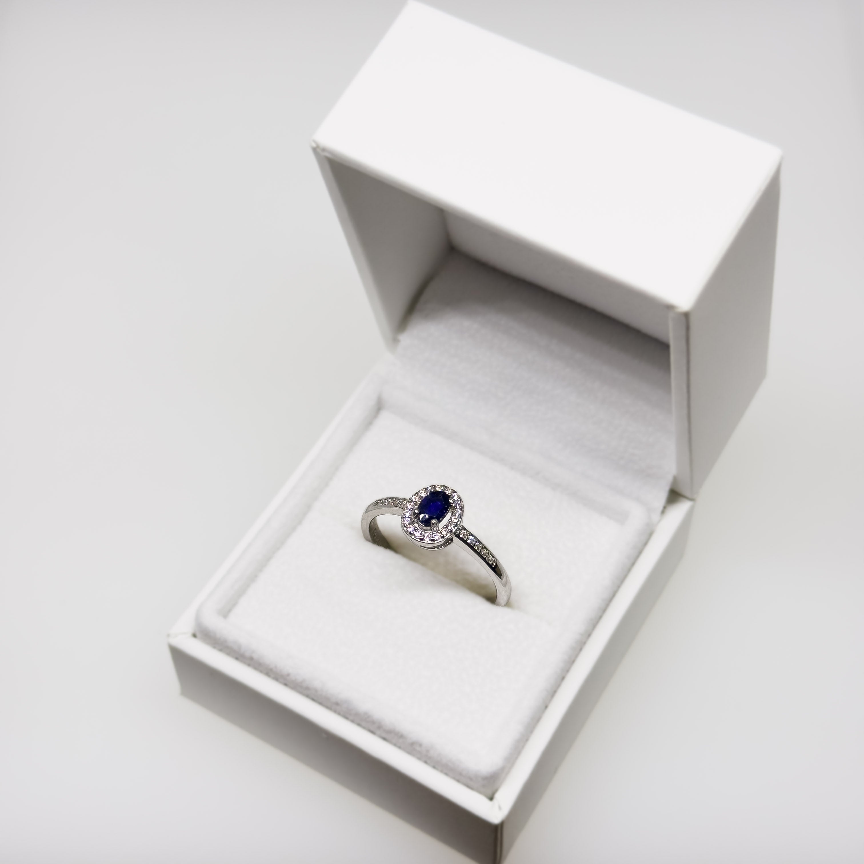 Hopeinen Sinisafiiri & Kristalli sormus, koko 18+