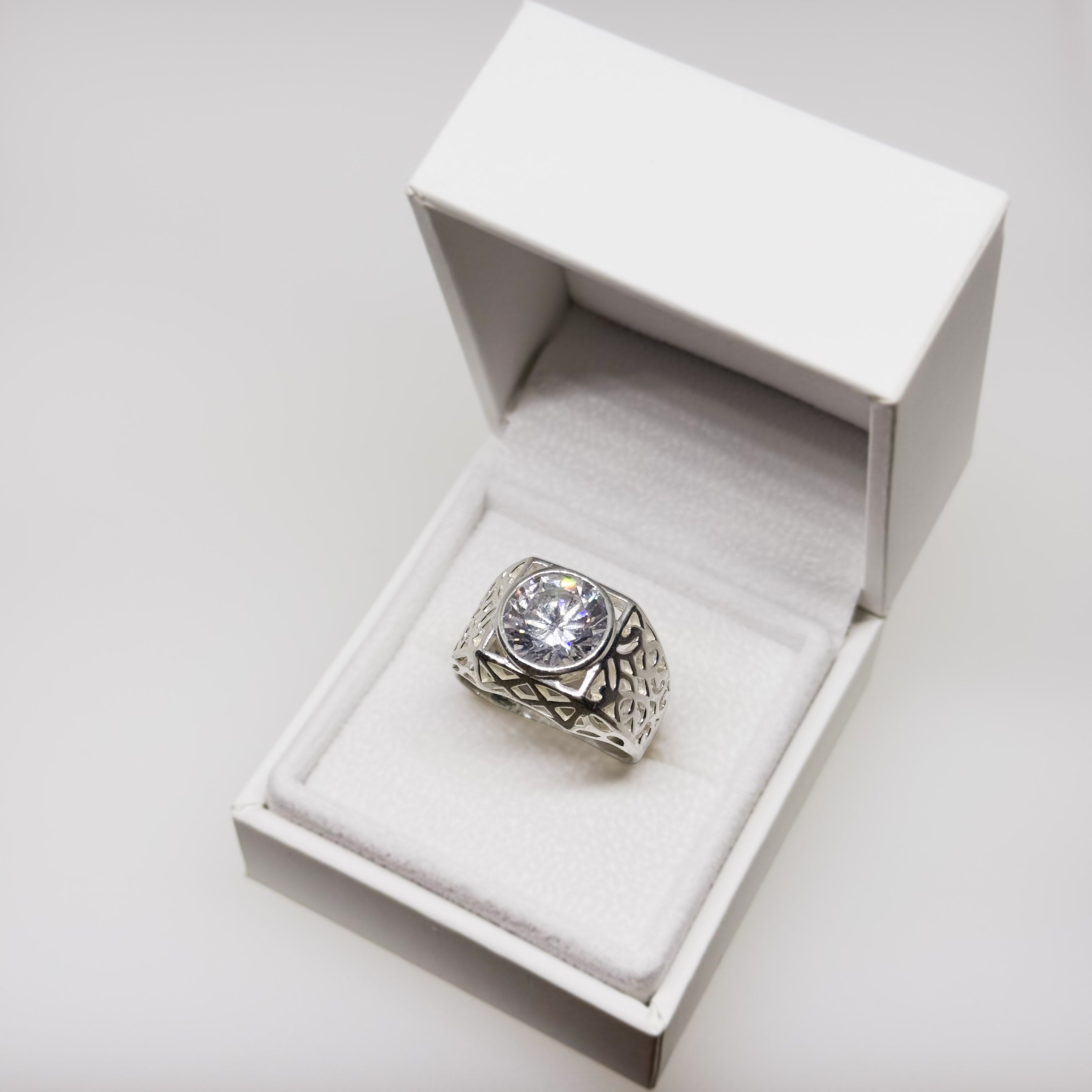 Hopeinen Zirkonia sormus, koko 18+