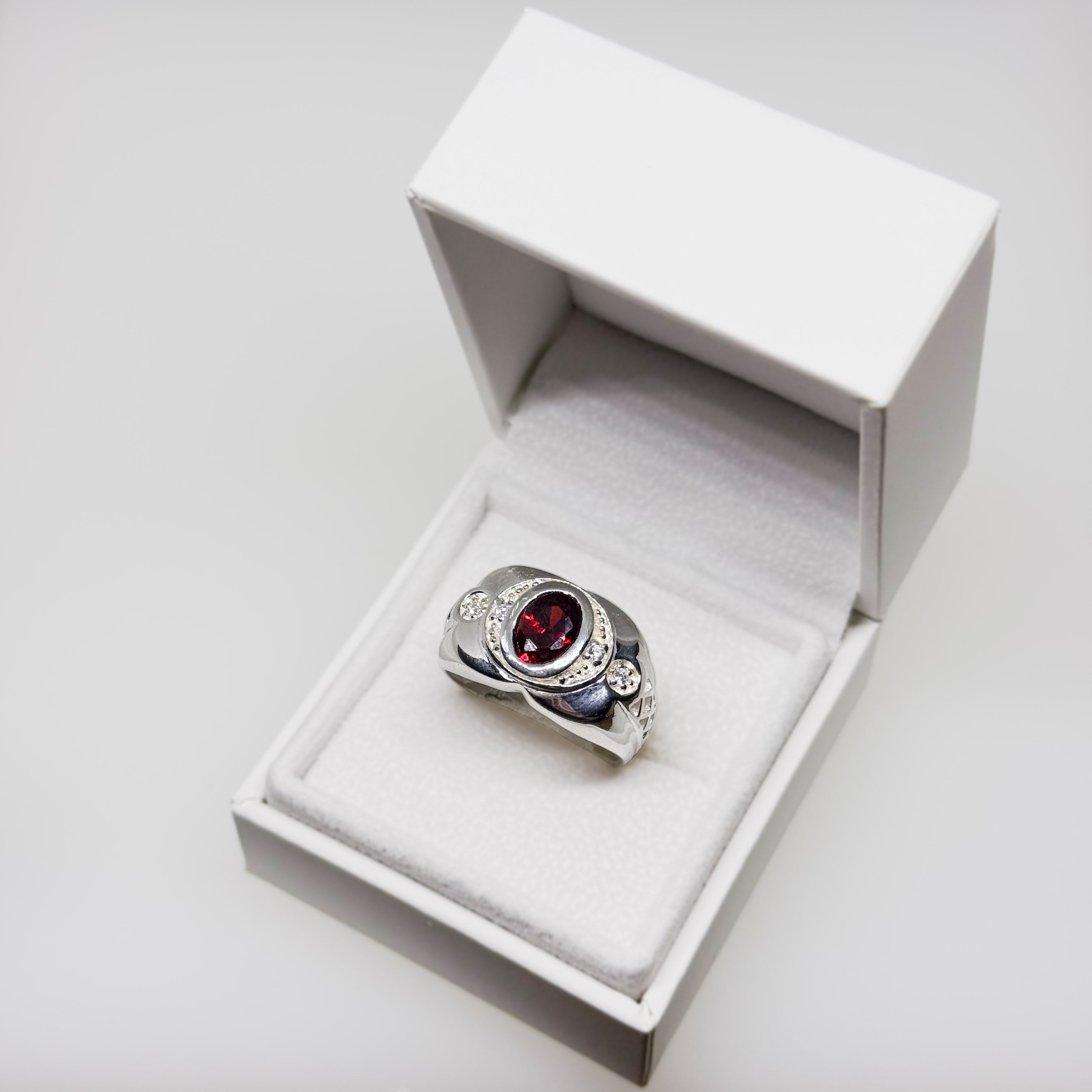 Hopeinen Zirkonia sormus, koko 18+