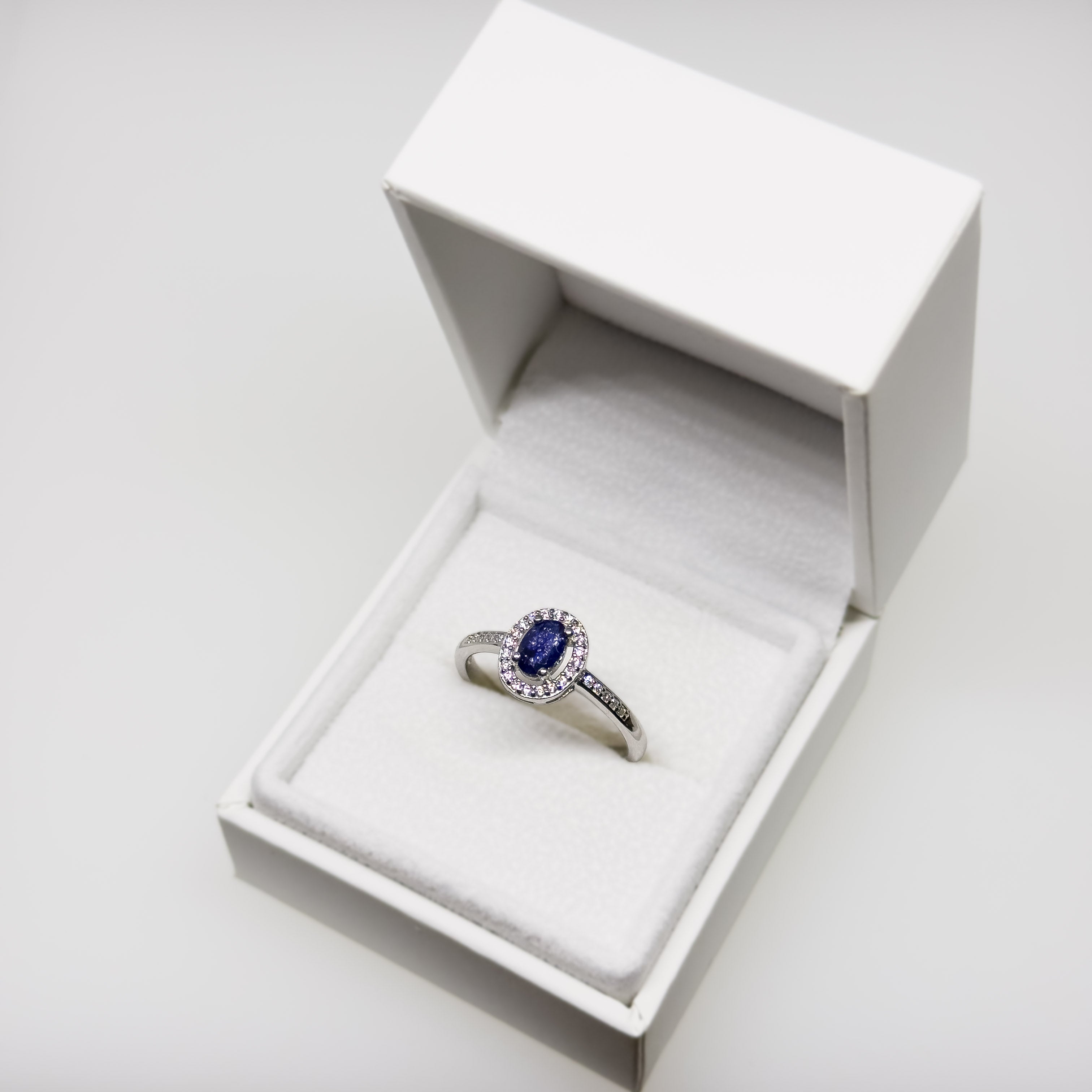 Hopeinen Sinisafiiri & Kristalli sormus, koko 18+