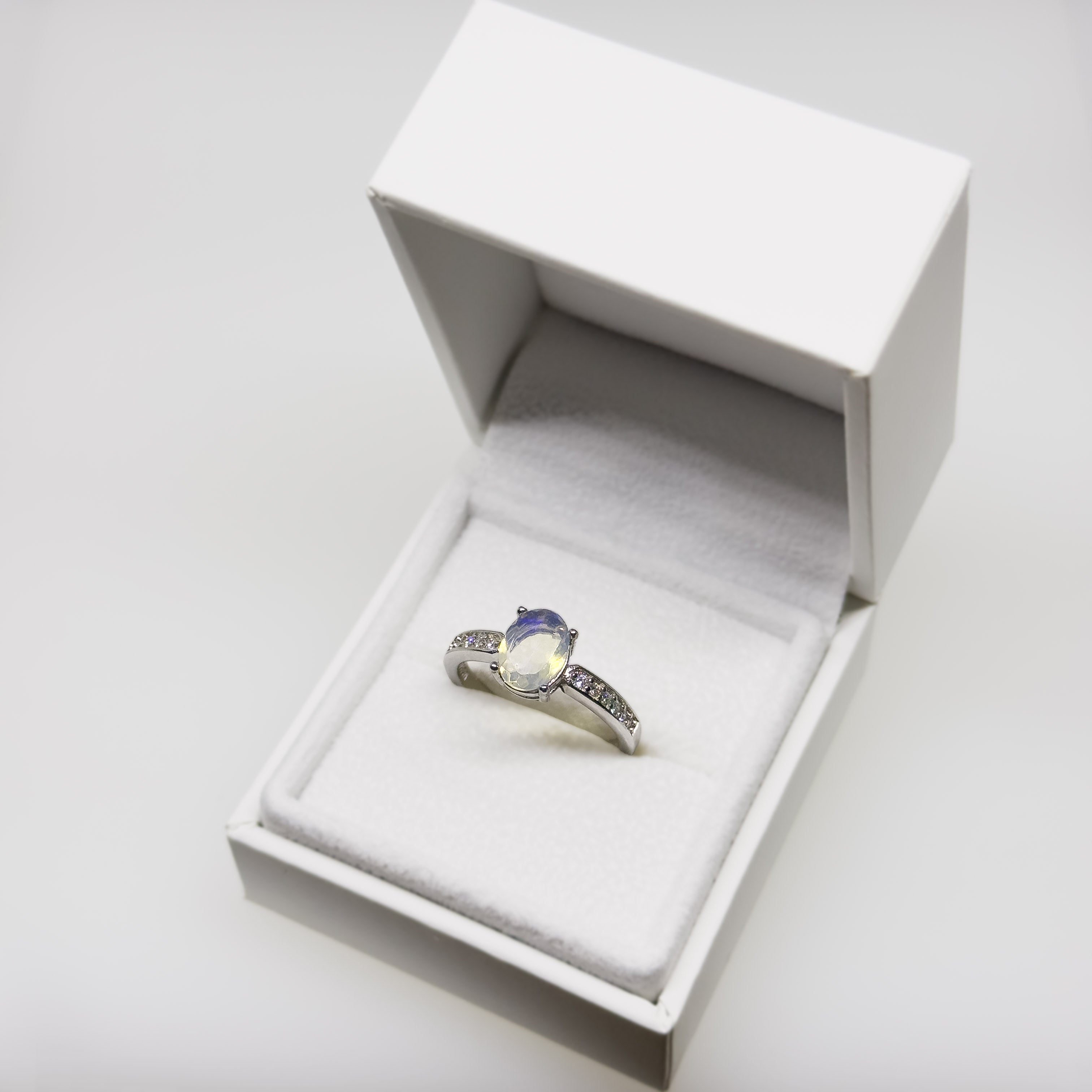 Hopeinen Opaali & Kristalli sormus, koko 17.5