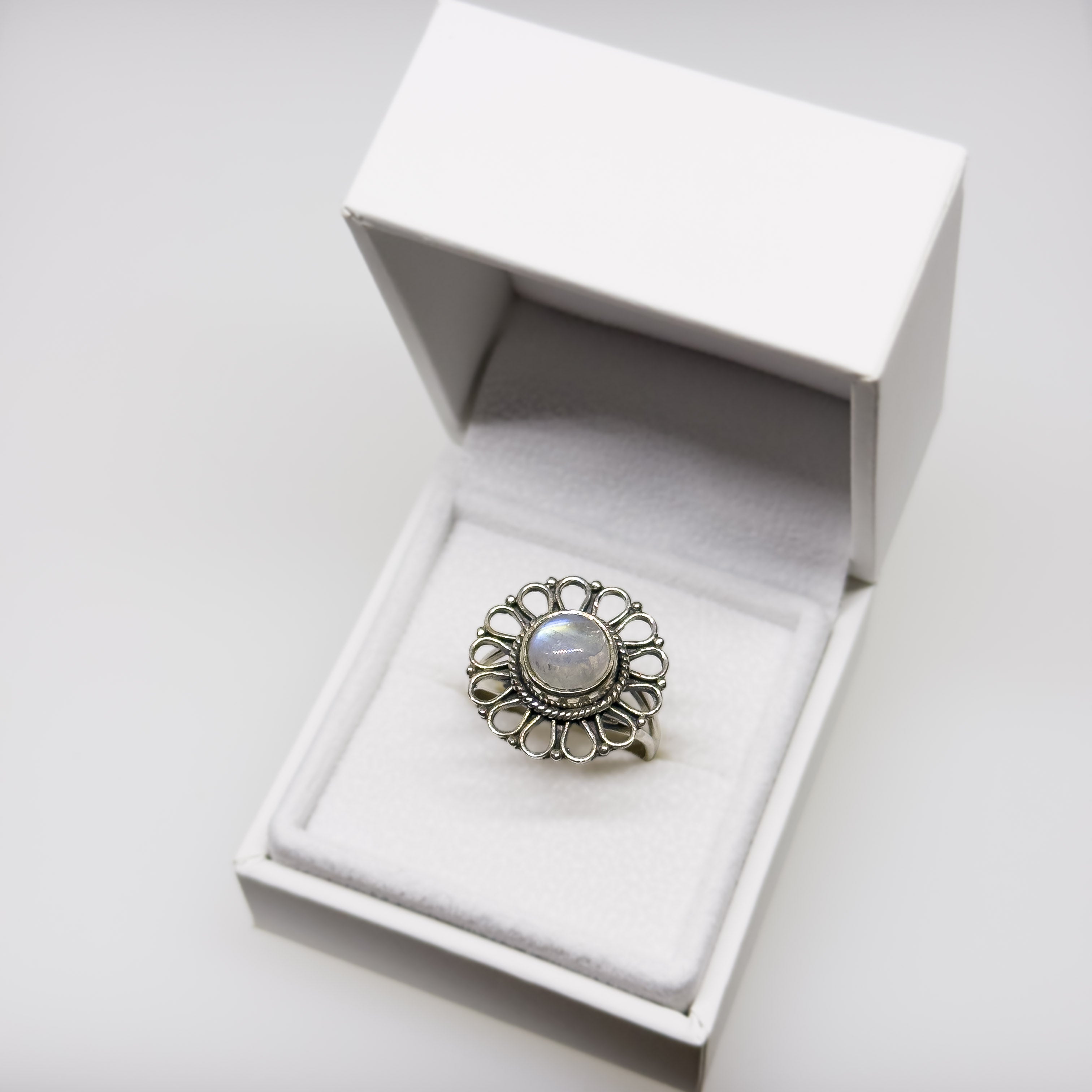 Hopeinen Kuukivi sormus, koko 17.5