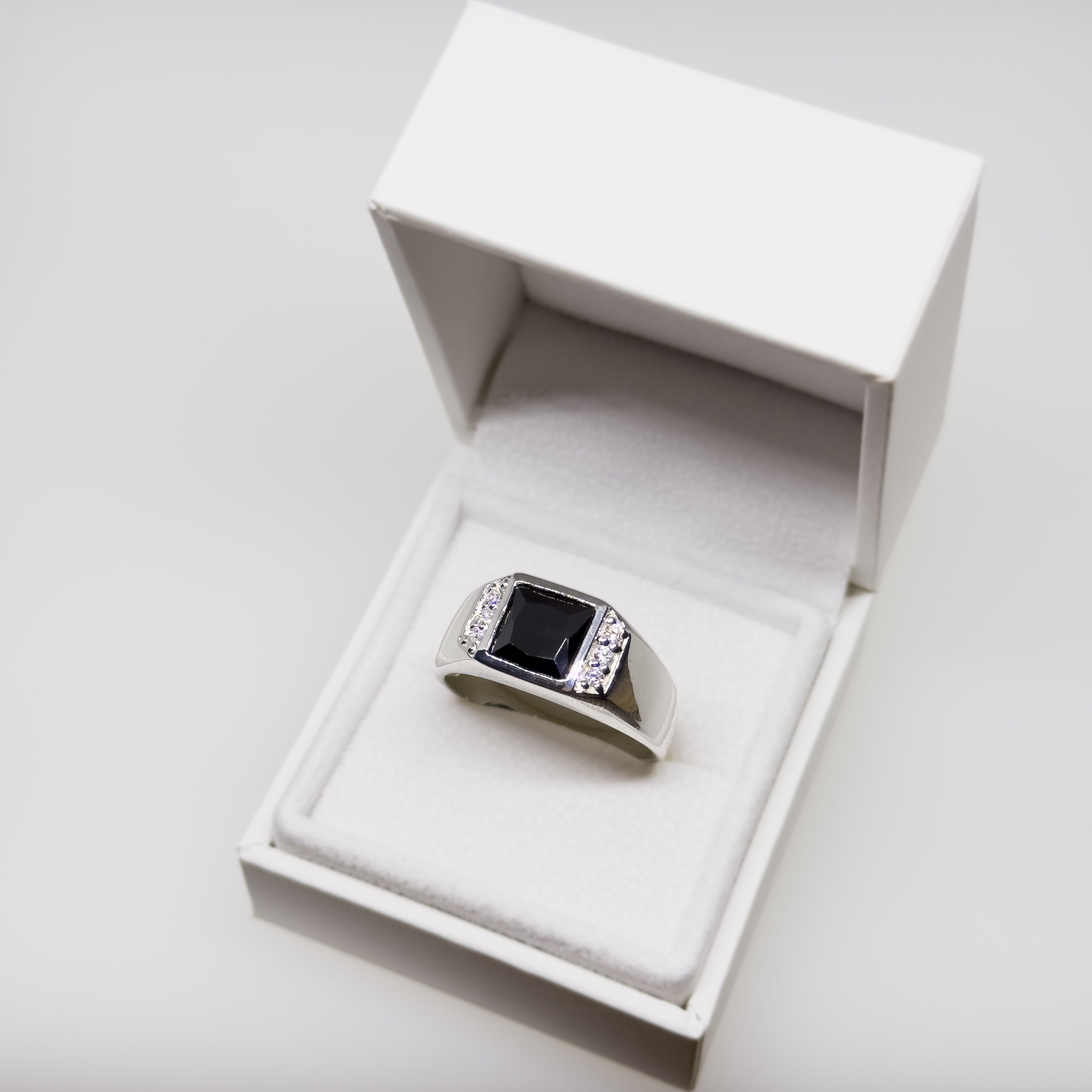 Hopeinen Zirkonia sormus, koko 21-