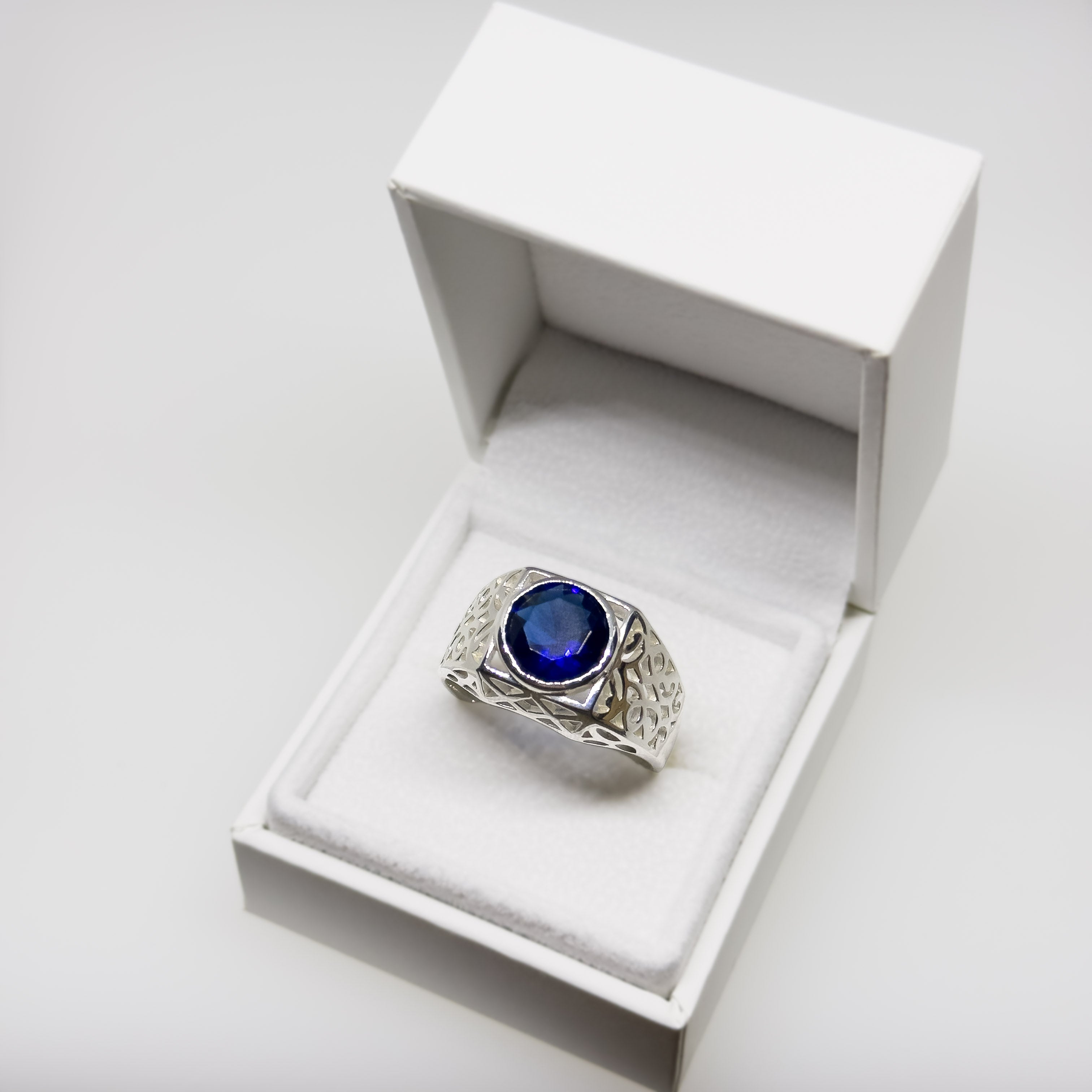 Hopeinen Zirkonia sormus, koko 21+