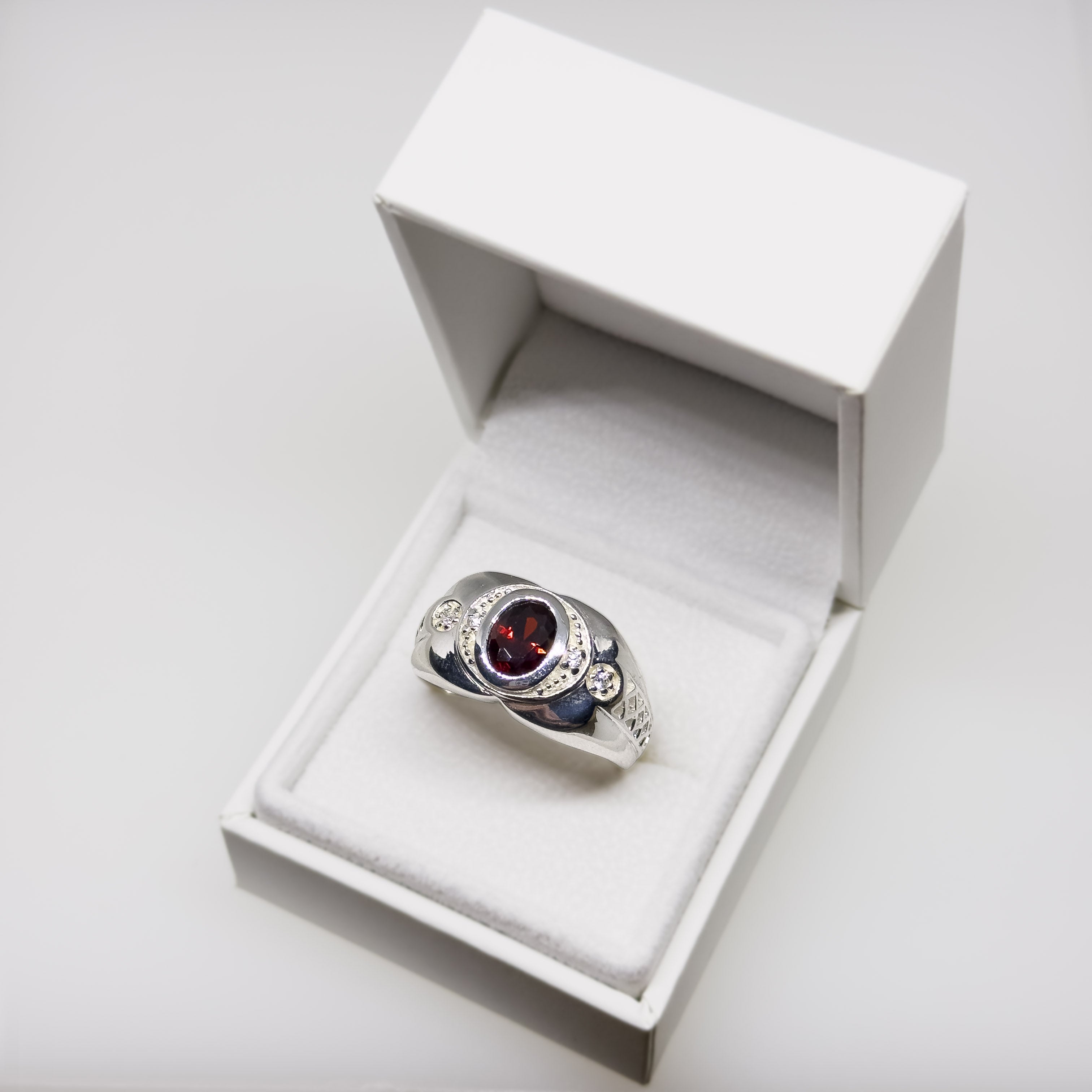 Hopeinen Zirkonia sormus, koko 21.5