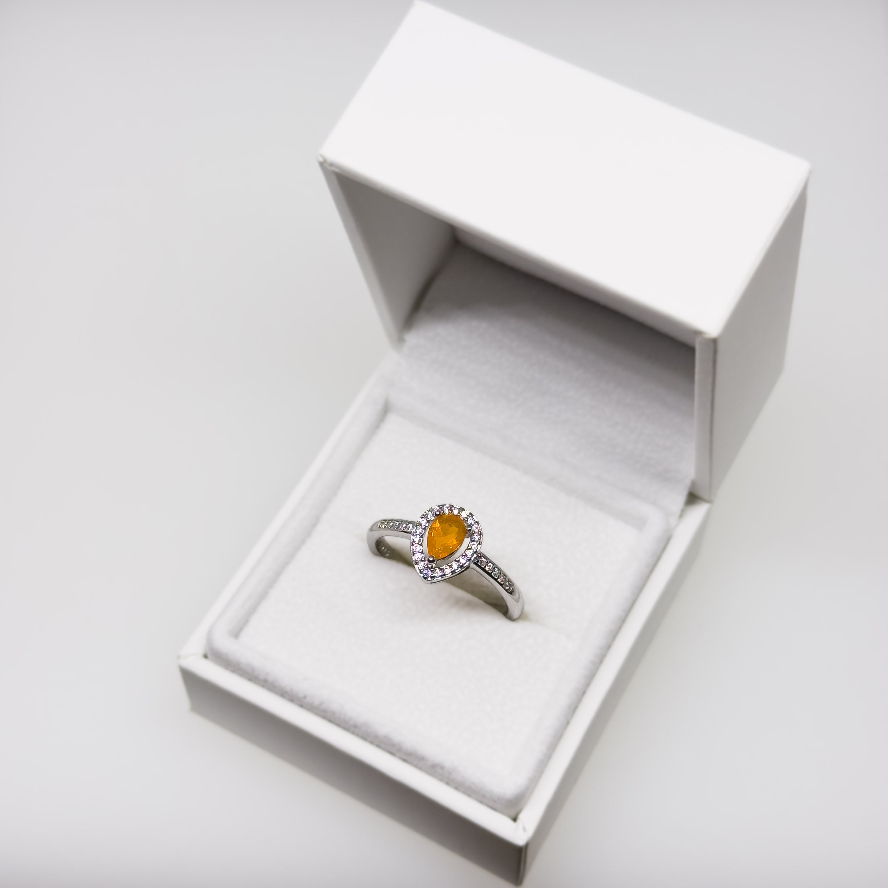 Hopeinen Tuliopaali & Kristalli sormus, koko 18