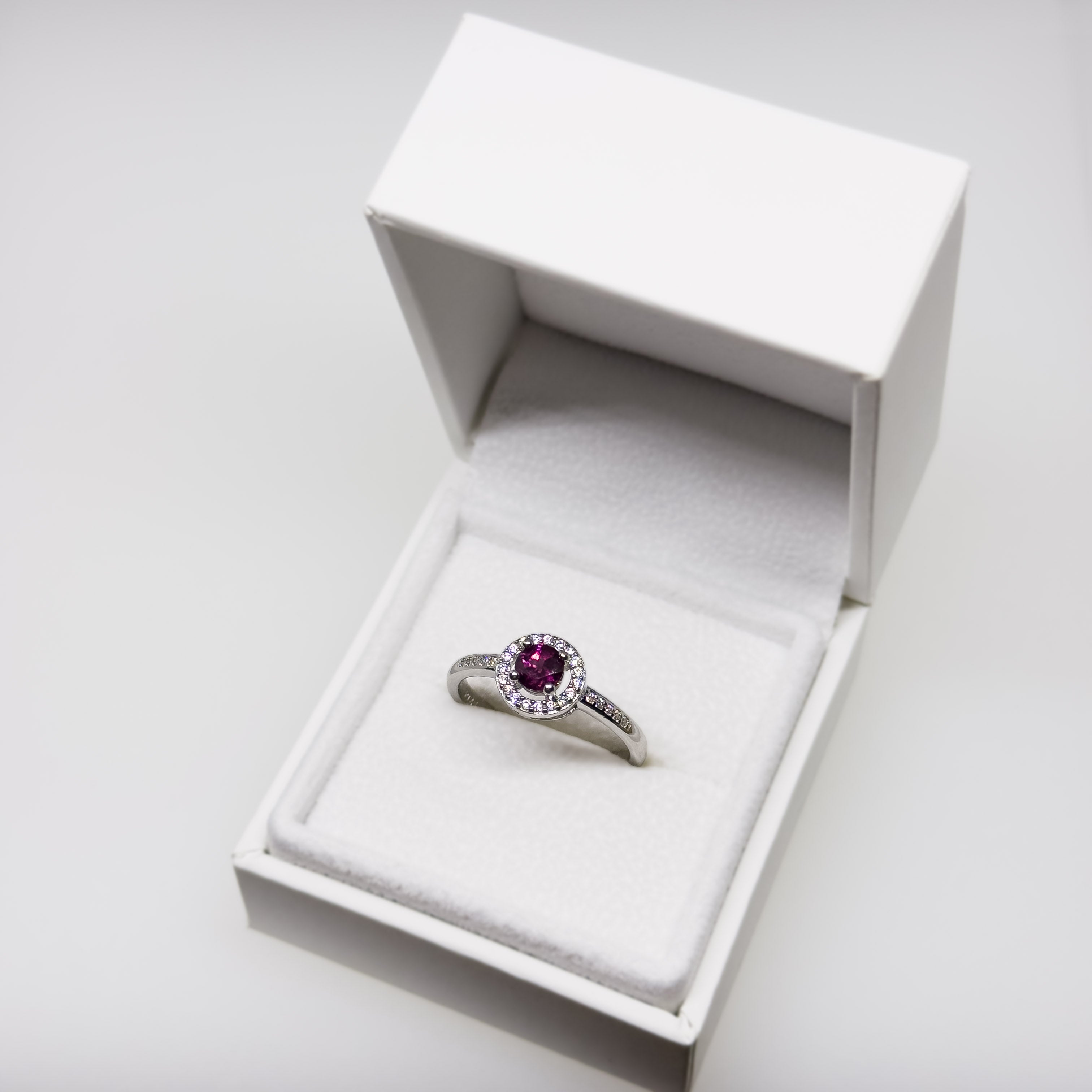 Hopeinen Rhodoliitti & Kristalli sormus, koko 18