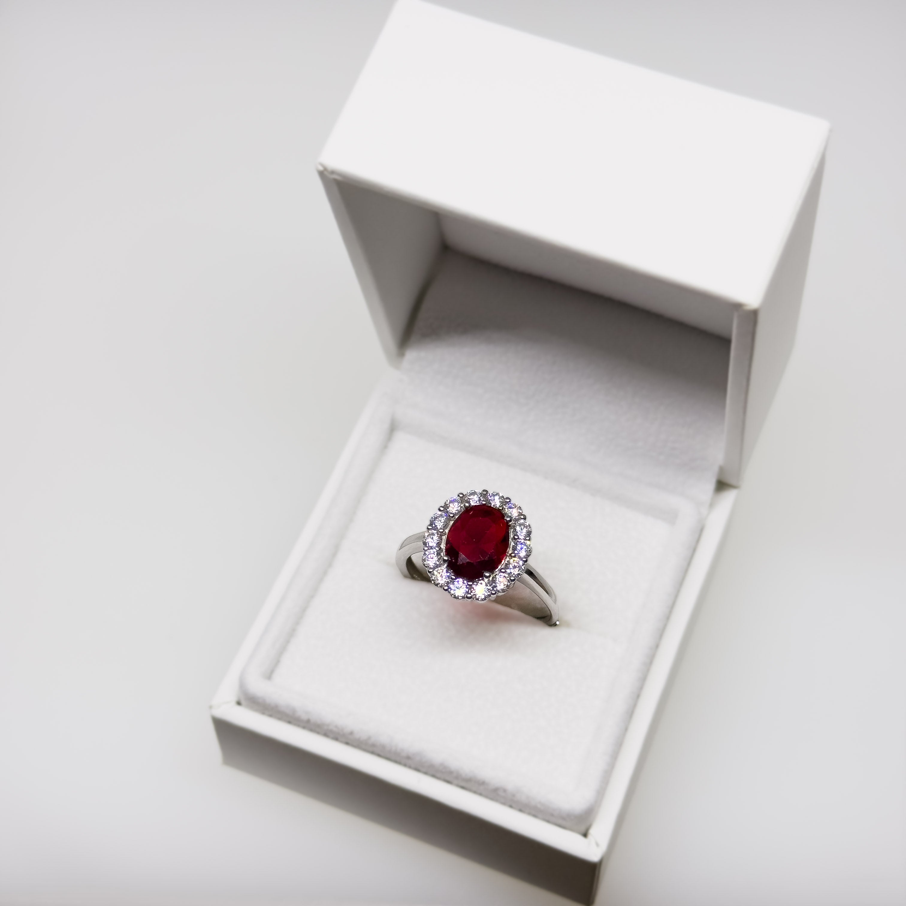 Hopeinen Zirkonia sormus, säädettävä