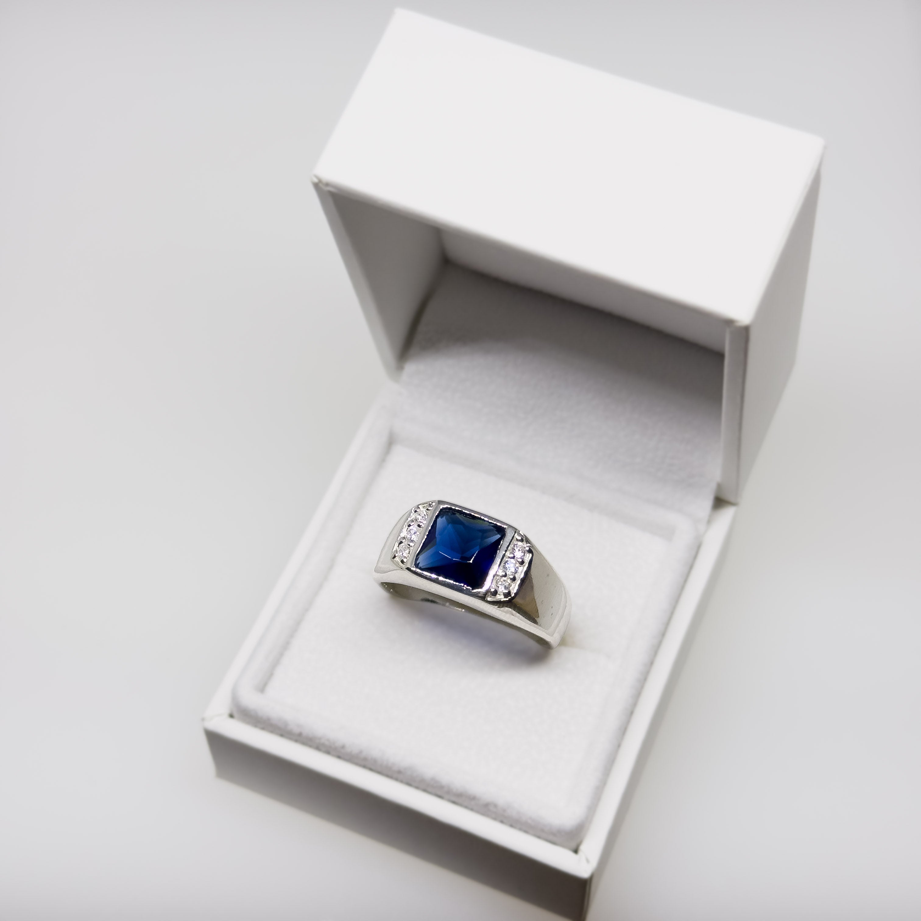 Hopeinen Zirkonia sormus, koko 20