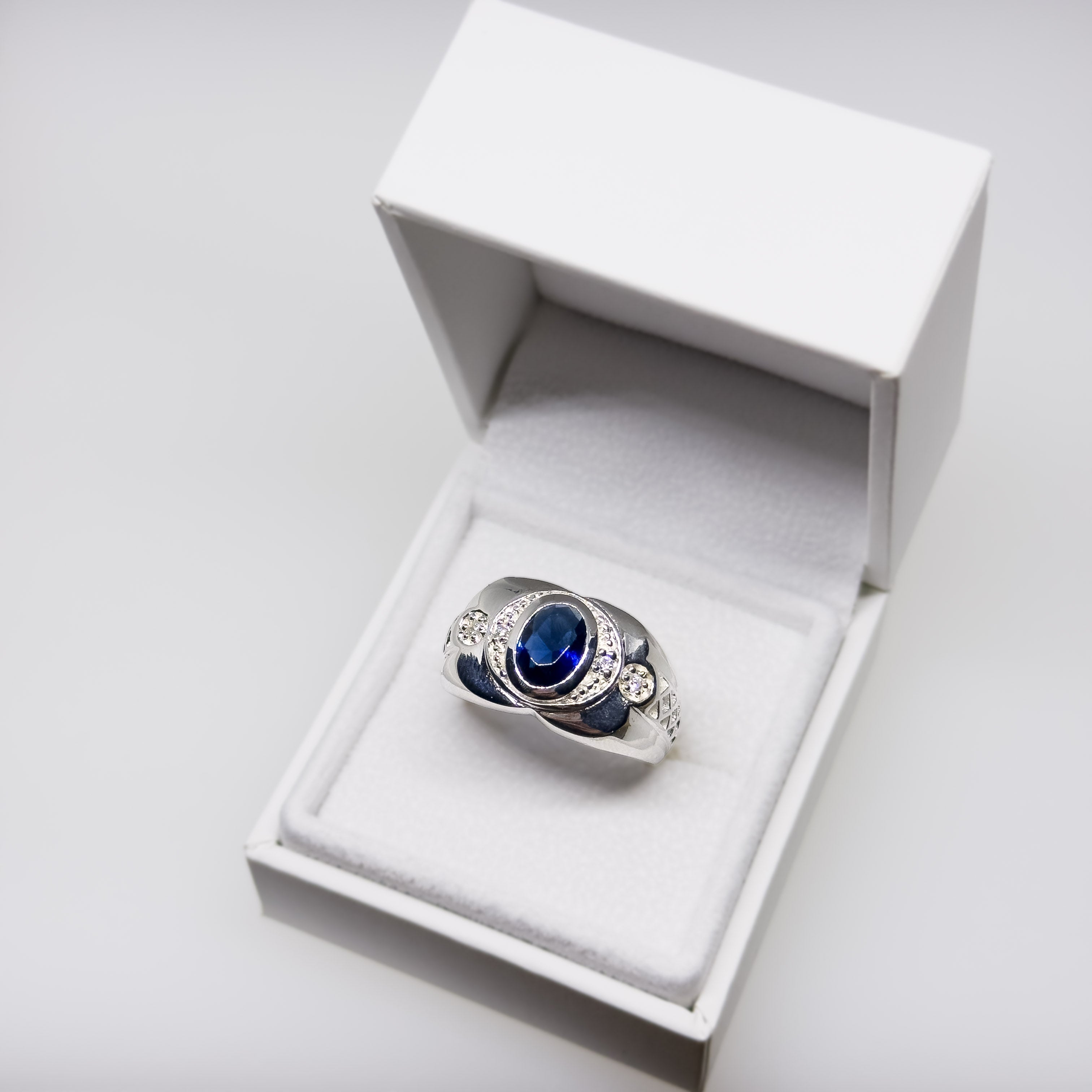 Hopeinen Zirkonia sormus, koko 20