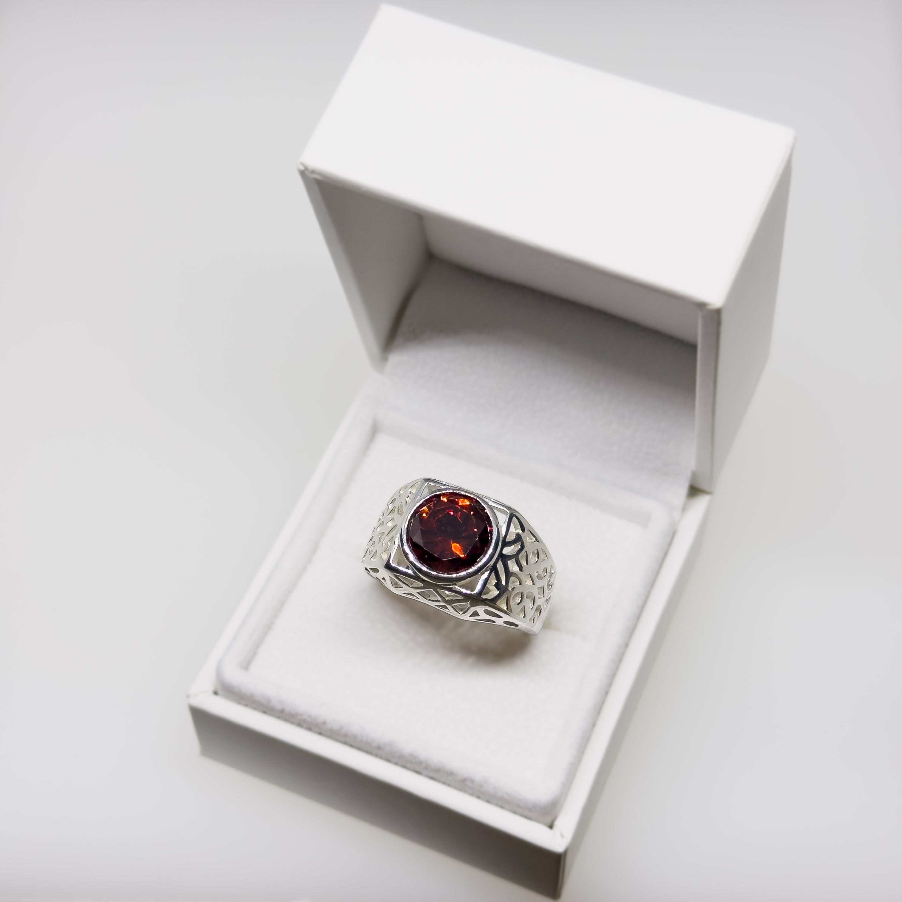 Hopeinen Zirkonia sormus, koko 20