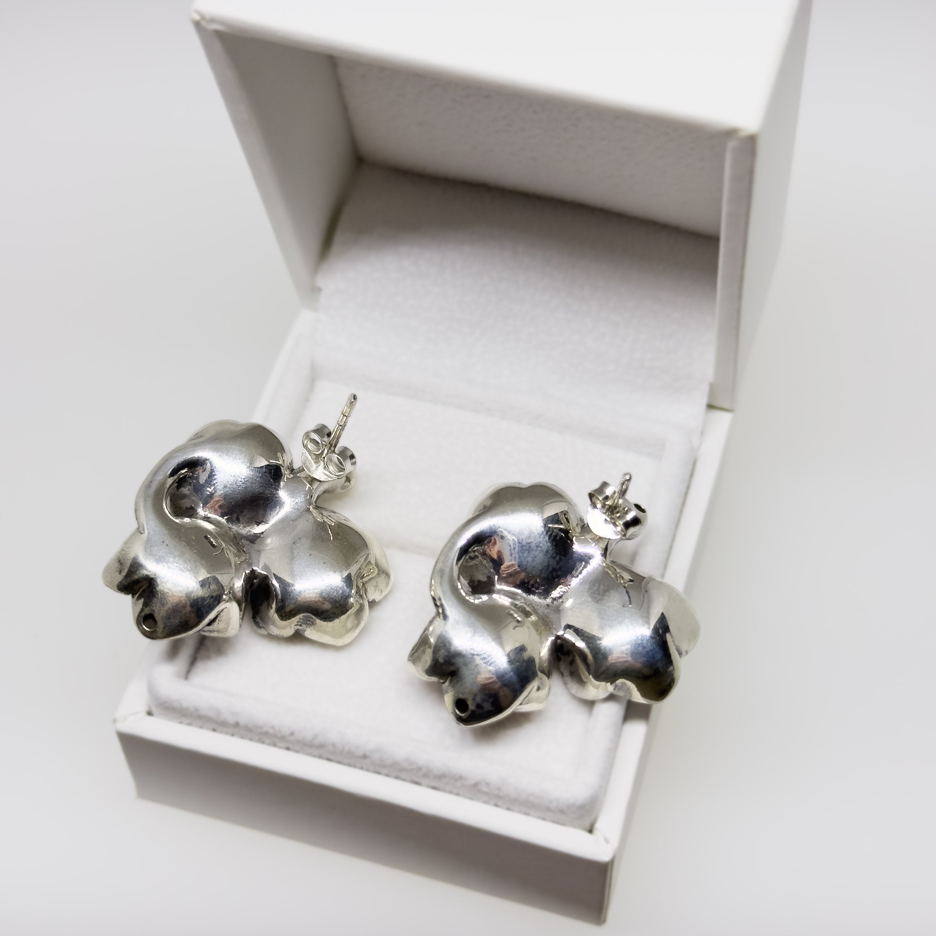 Hopeiset Kukka korvakorut