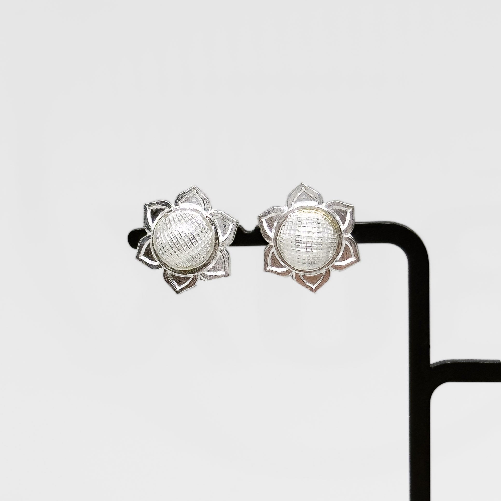 Hopeiset Kukka korvakorut