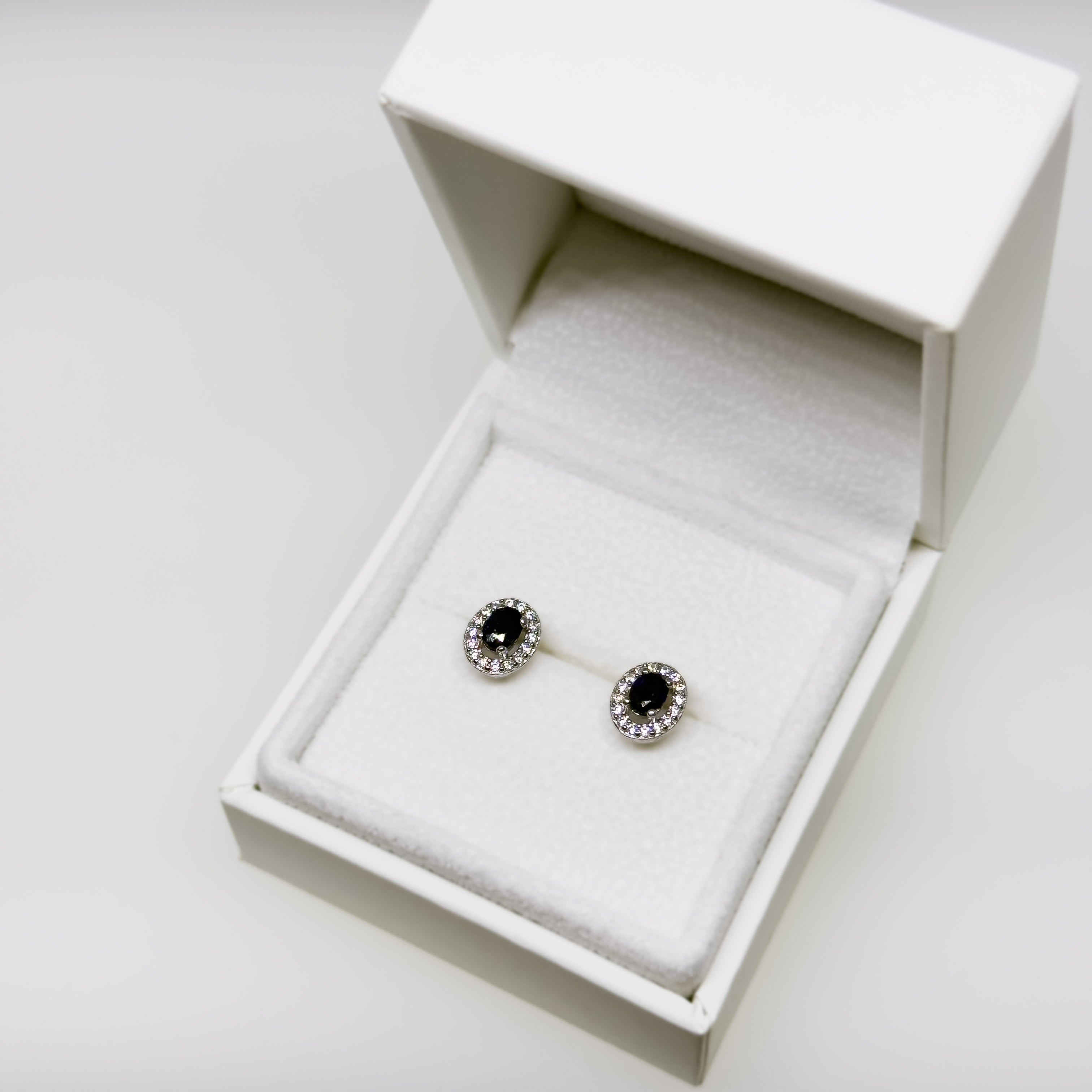 Hopeiset Sinisafiiri & Kristalli korvakorut