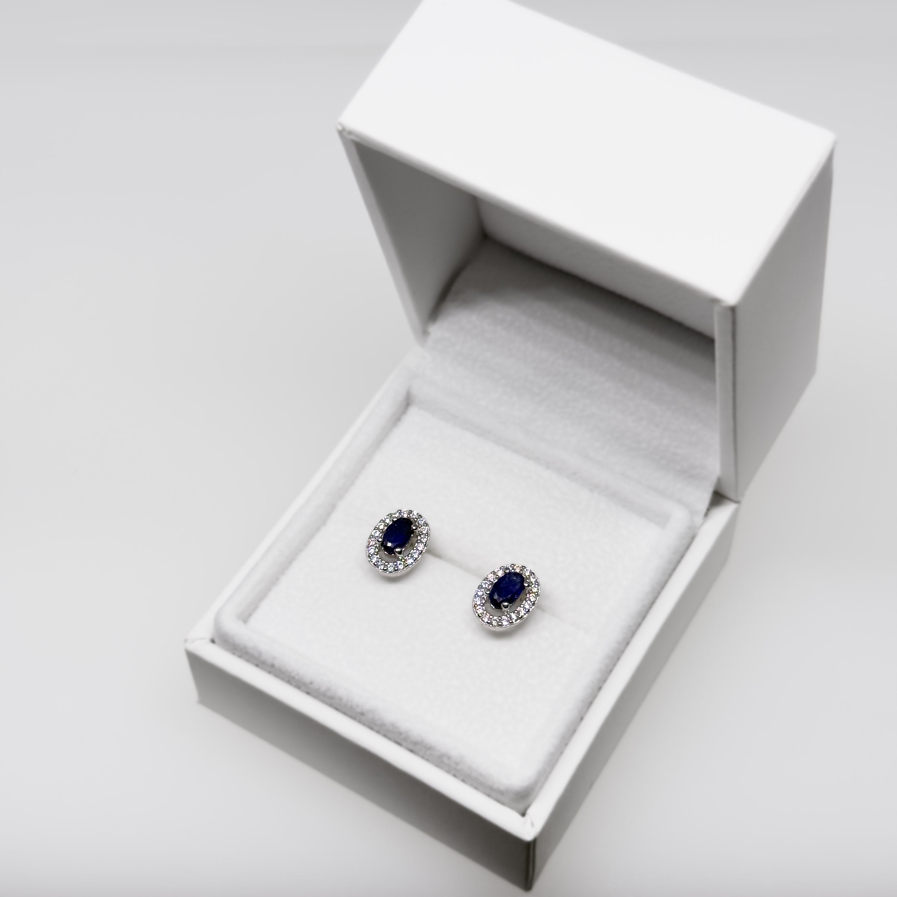 Hopeiset Sinisafiiri & Kristalli korvakorut