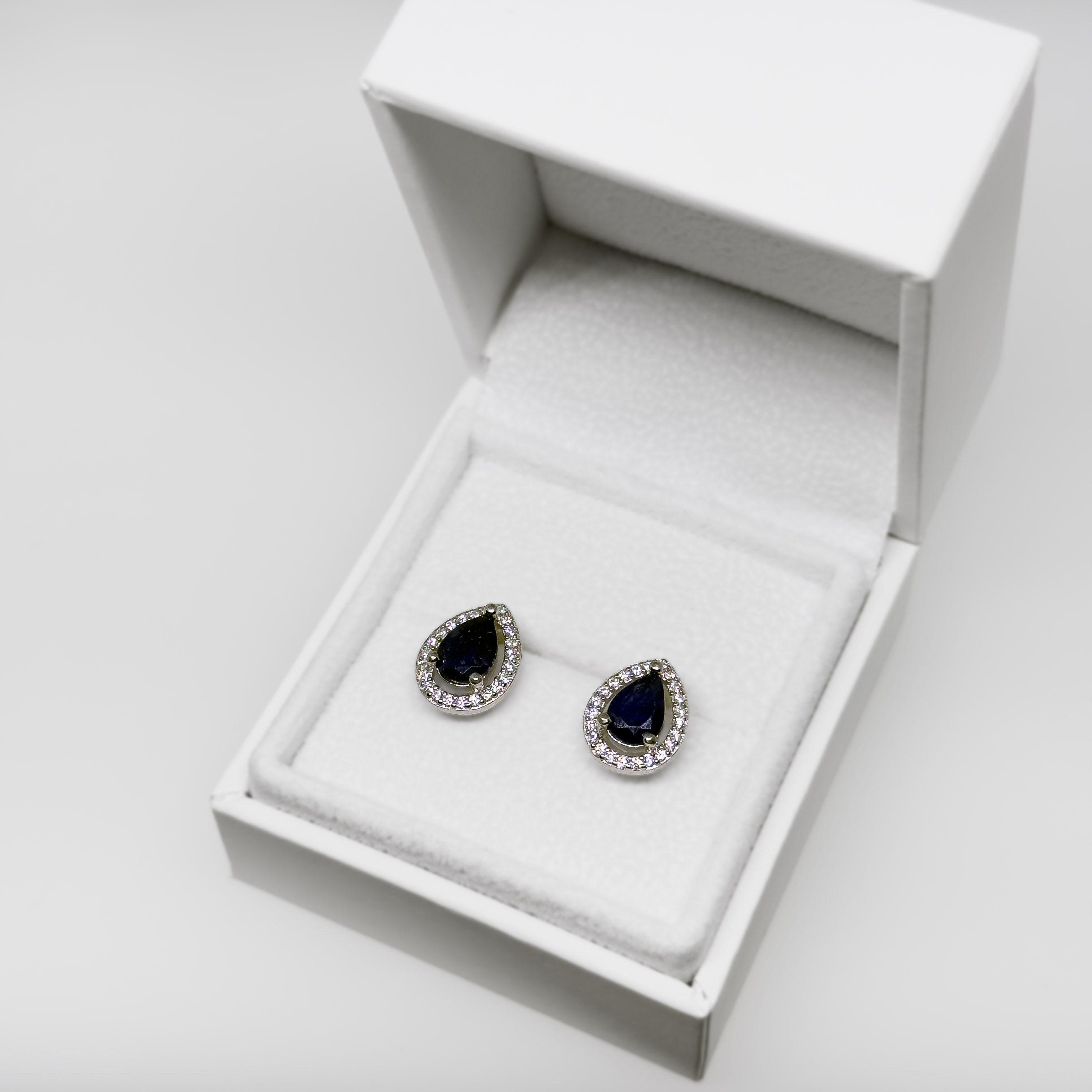 Hopeiset Sinisafiiri & Kristalli korvakorut