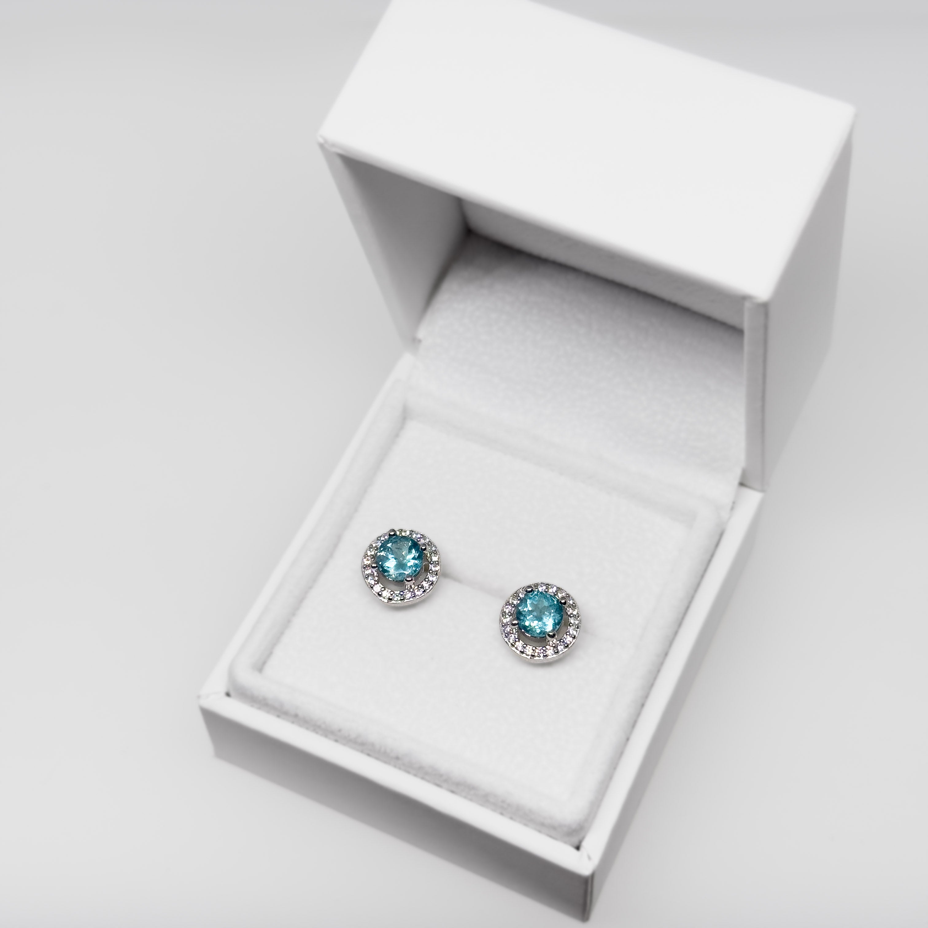 Hopeiset Akvamariini & Kristalli korvakorut