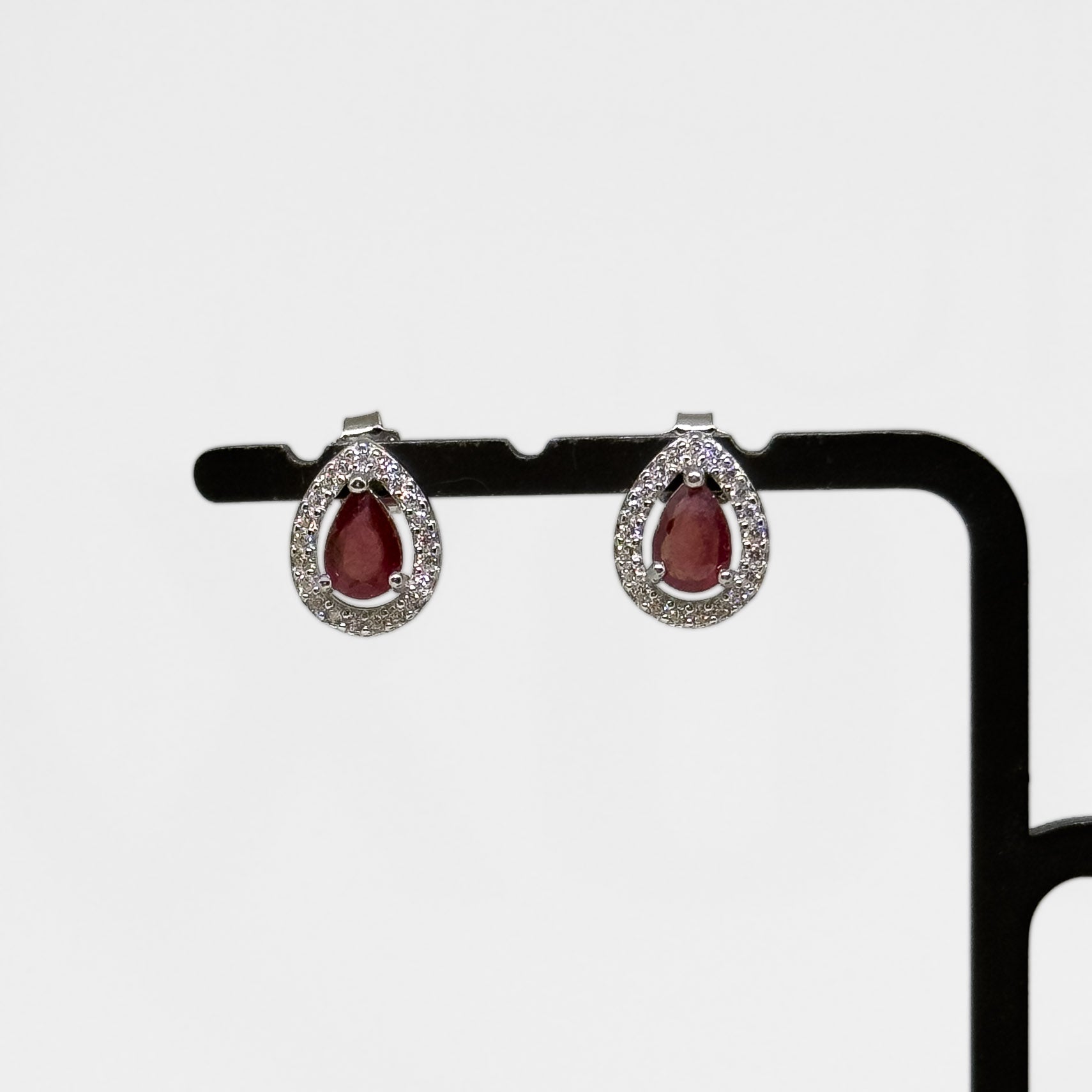 Hopeiset Rubiini & Kristalli korvakorut