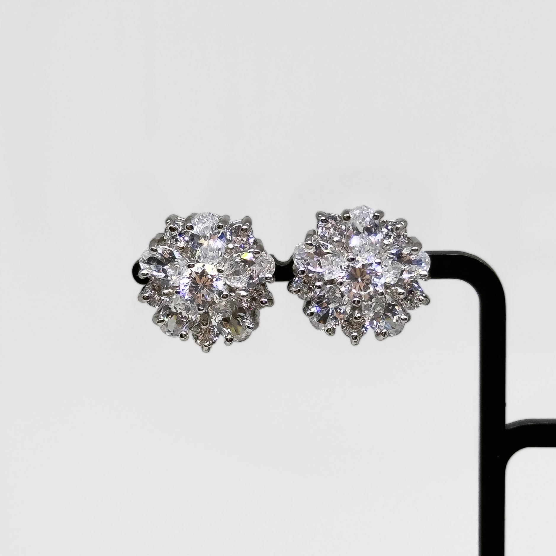 Hopeiset Zirkonia korvakorut