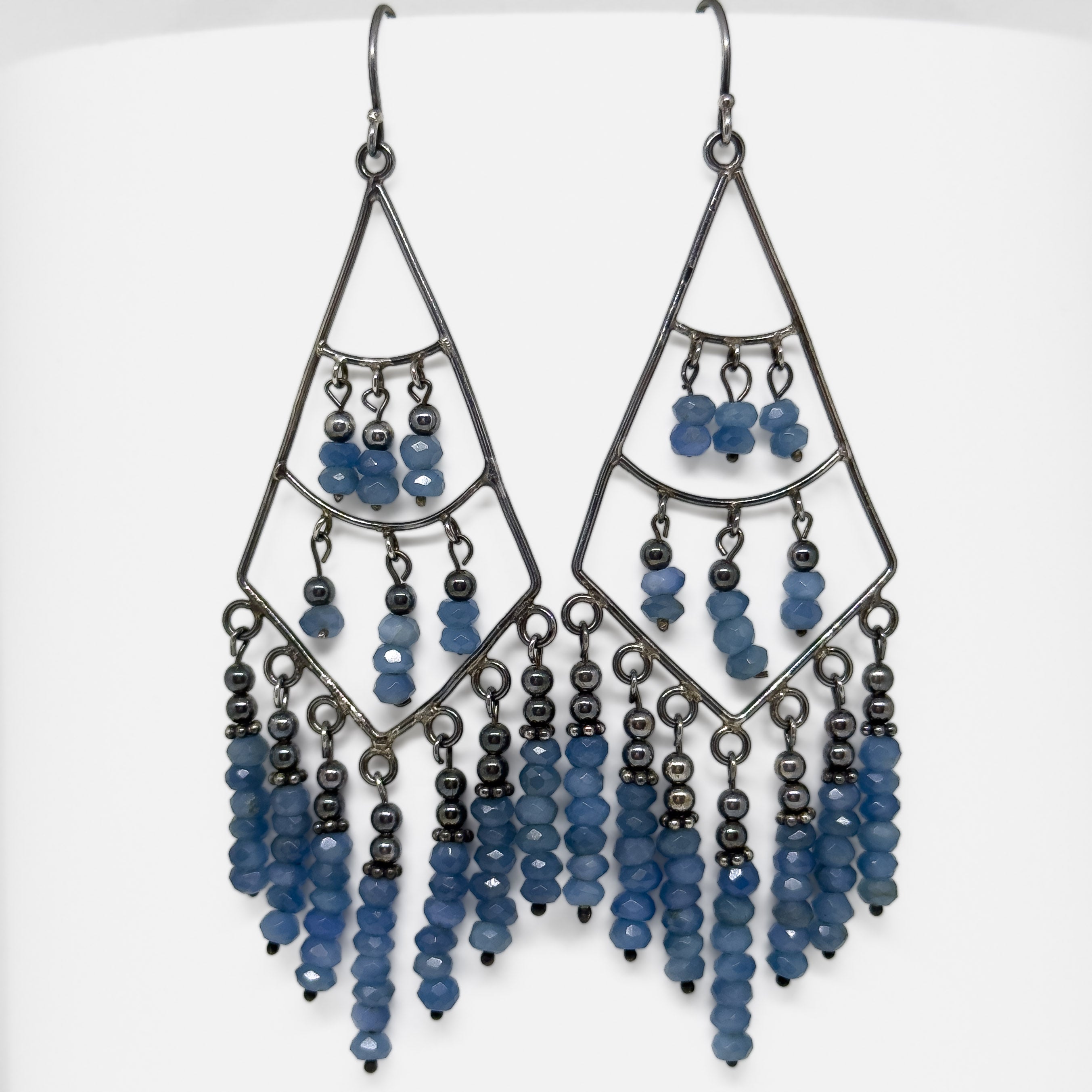 Hopeiset Aventuriini korvakorut