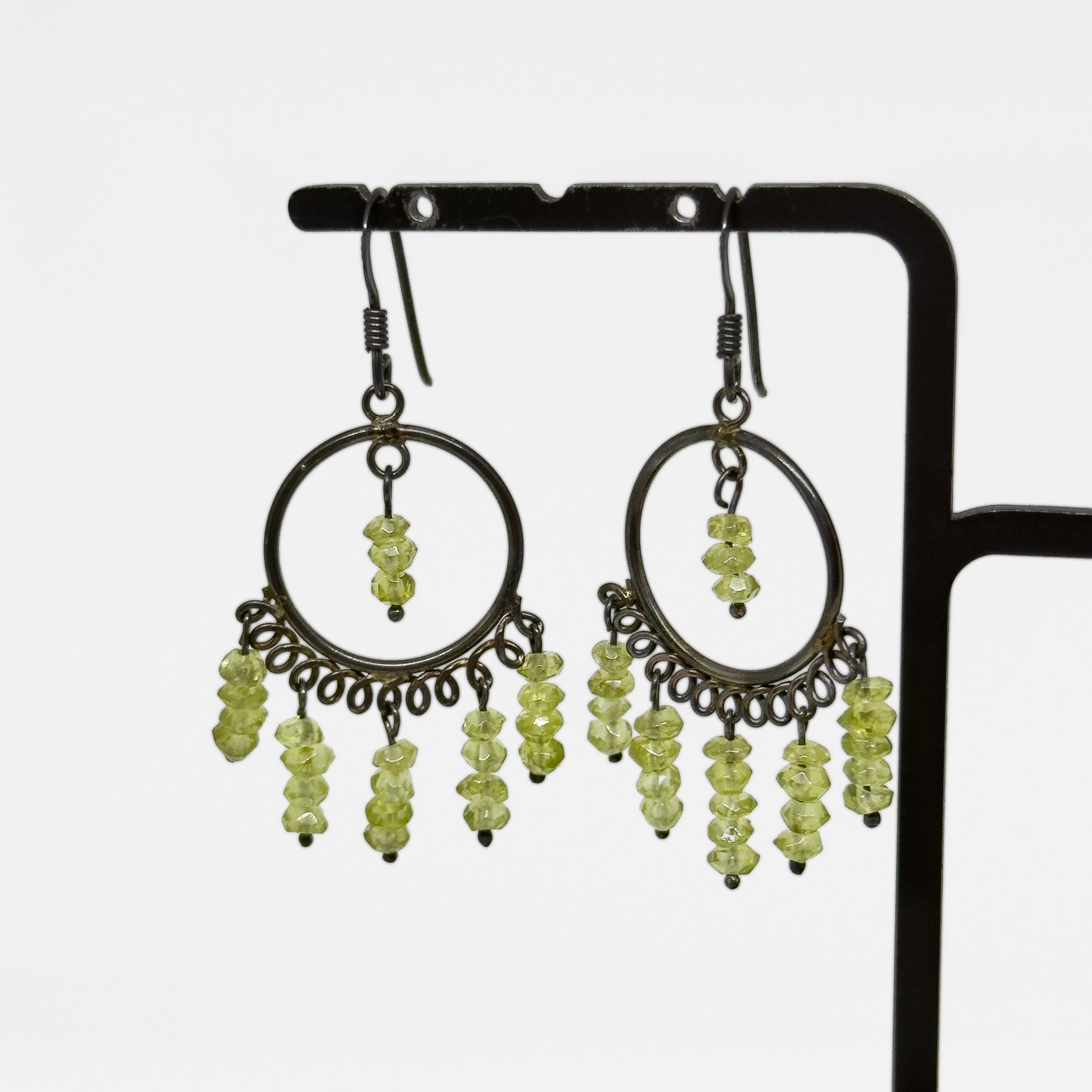 Hopeiset Peridootti korvakorut