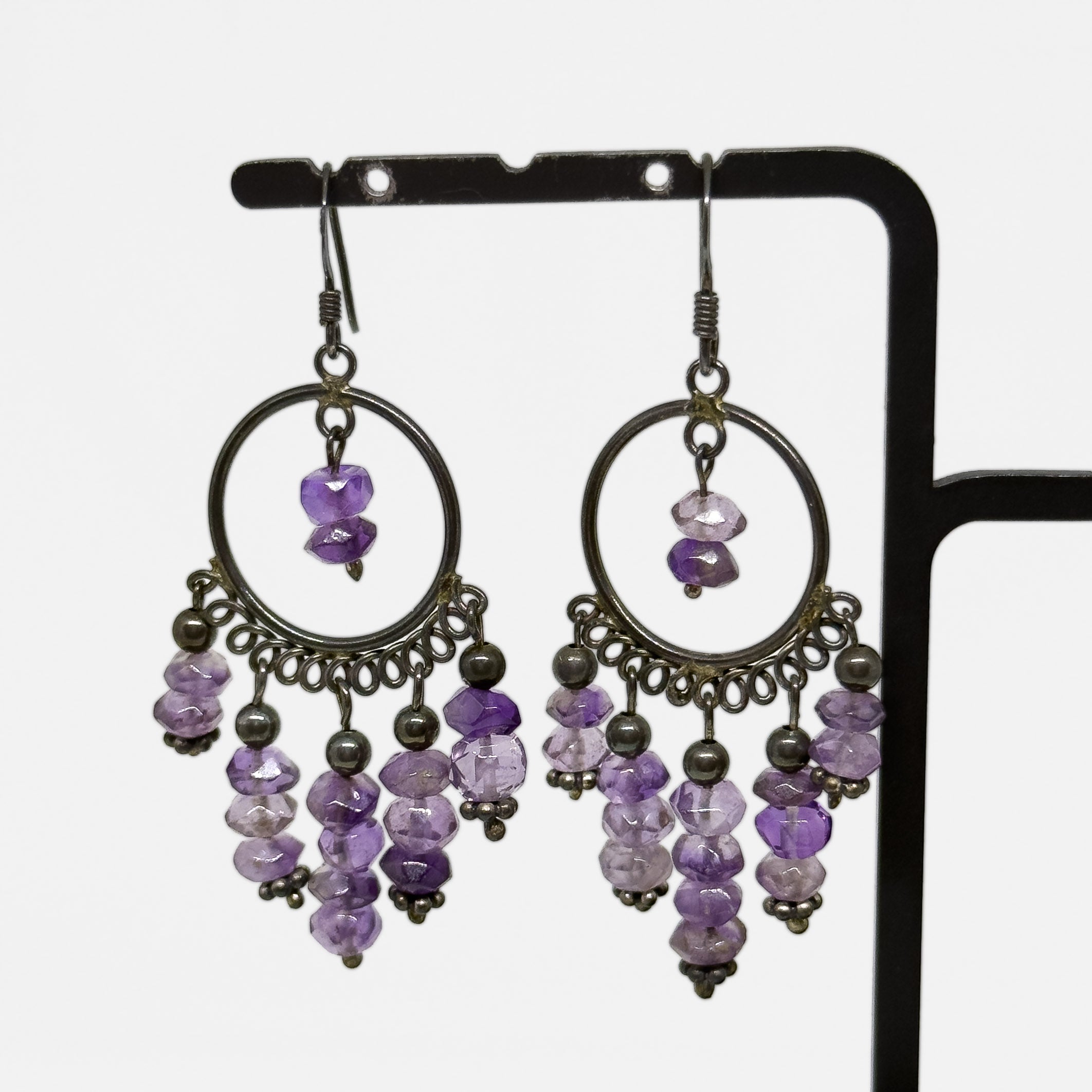 Hopeiset Ametisti korvakorut