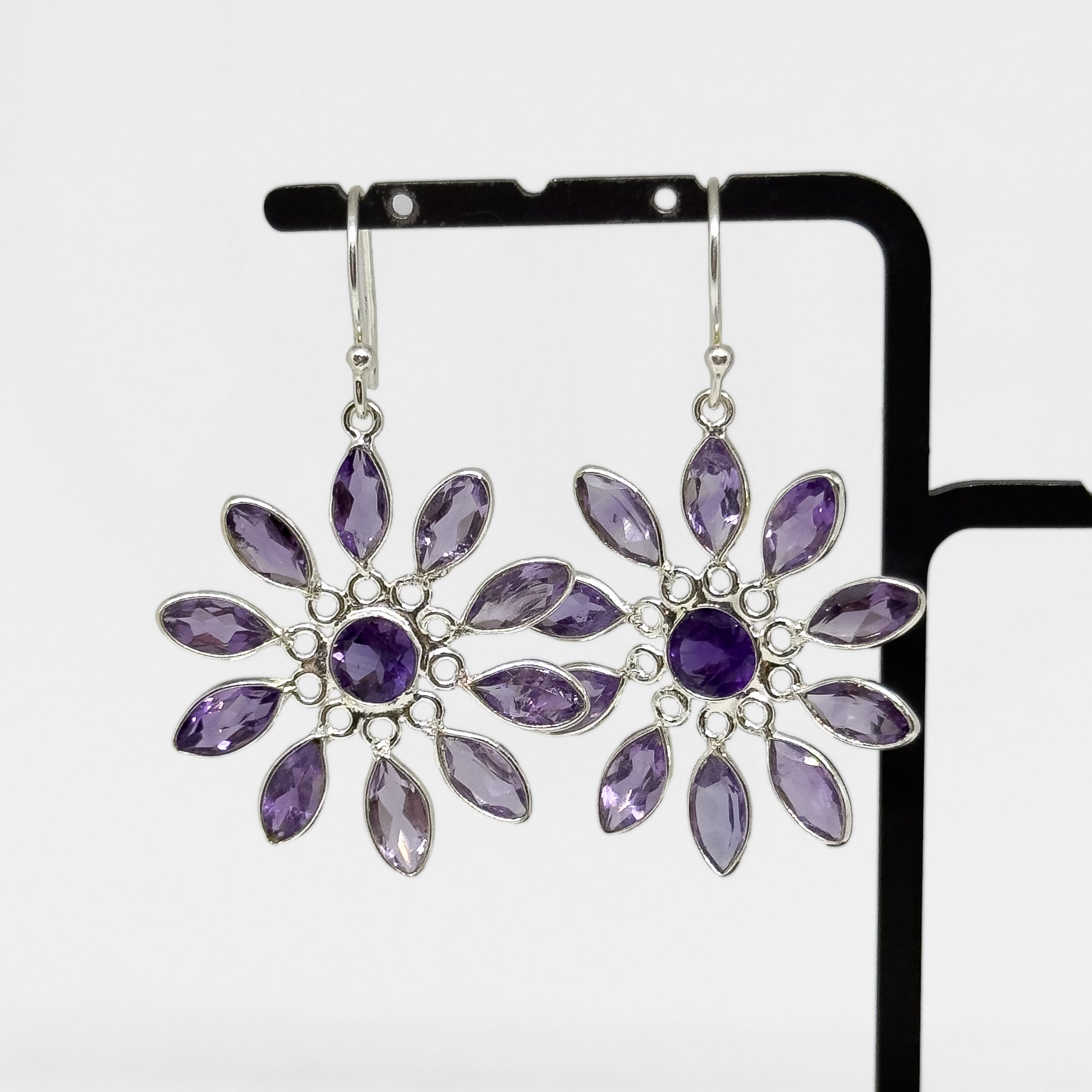 Hopeiset Ametisti korvakorut