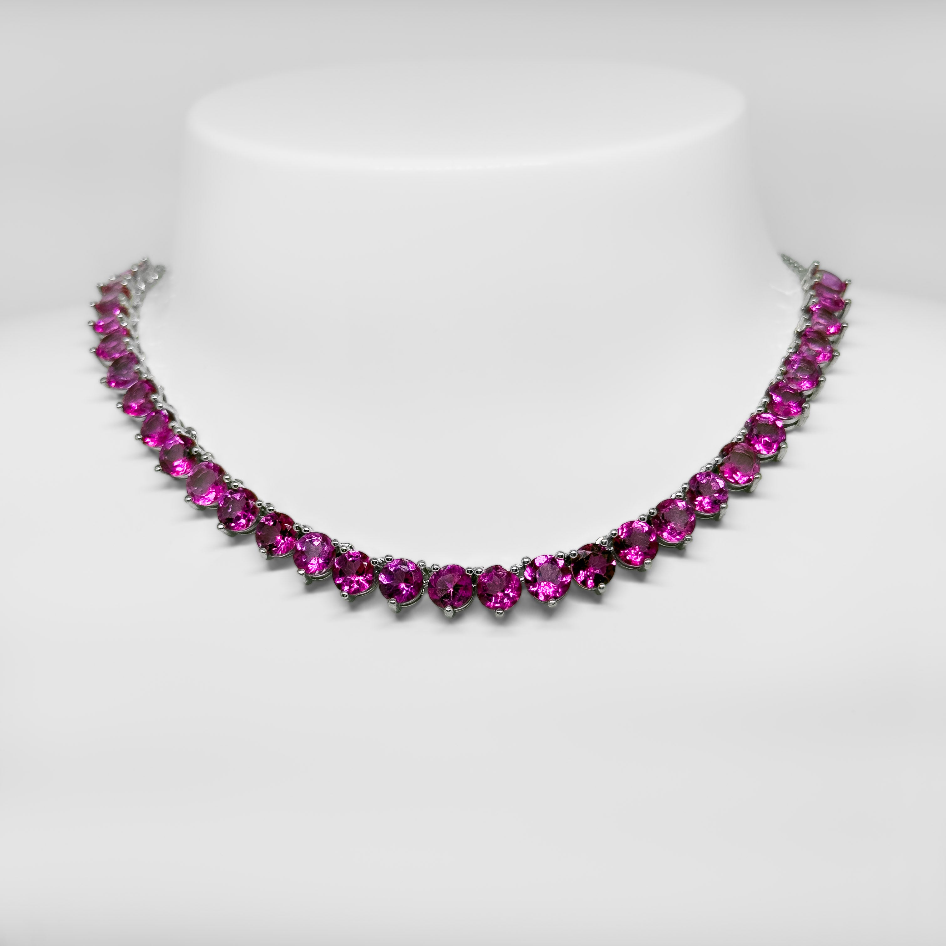 Hopeinen Pink Topaz kaulakoru