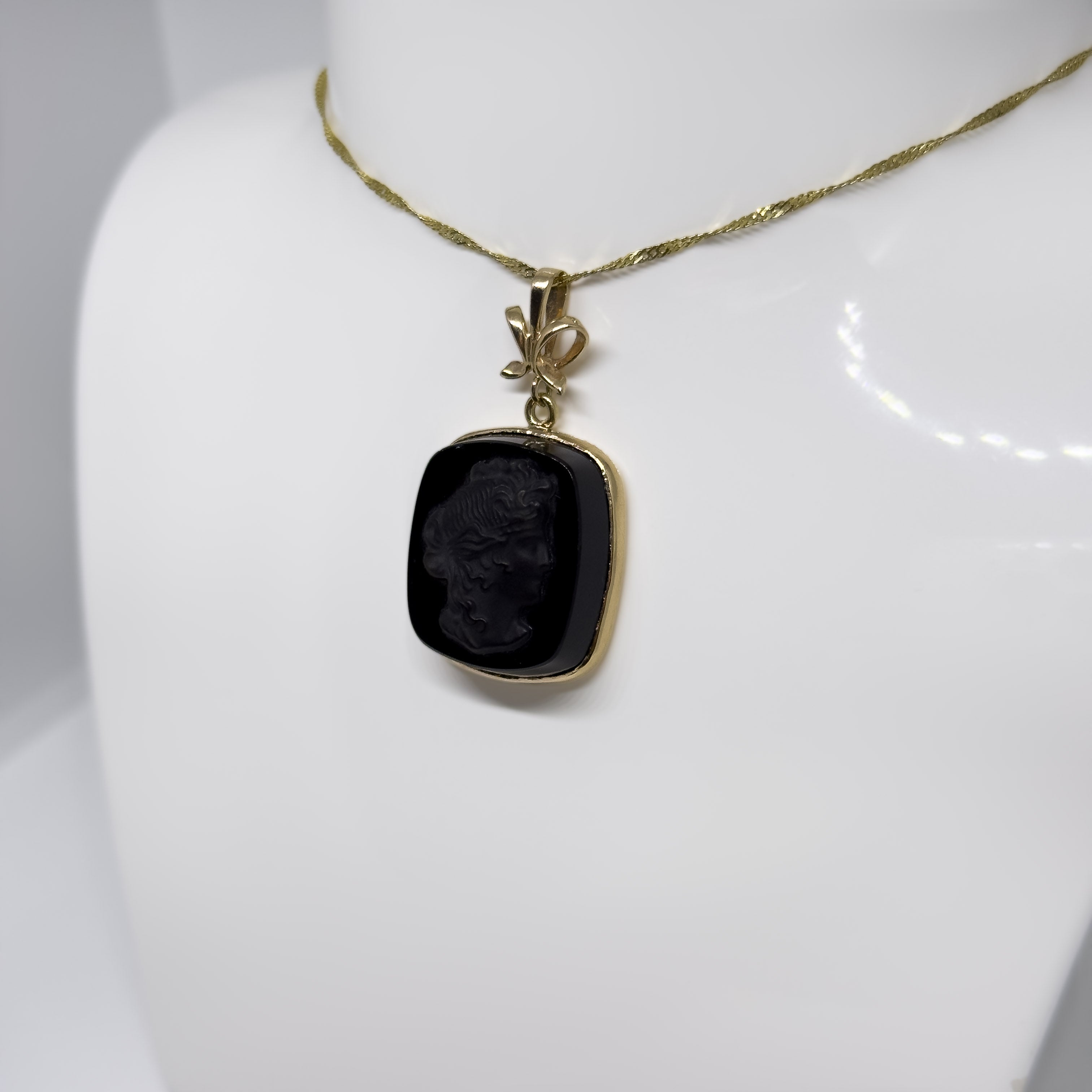 14K Keltakultainen riipus