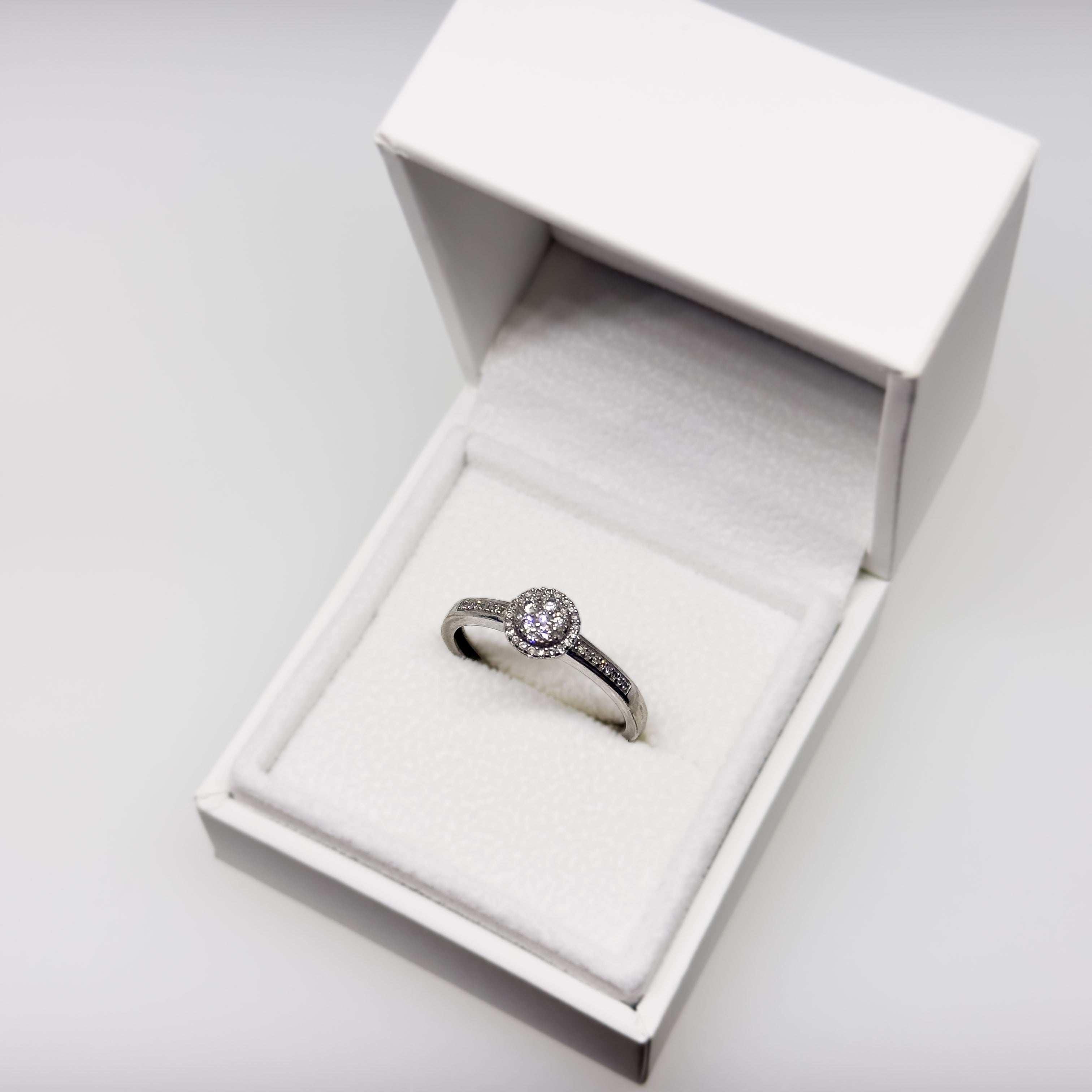 14K Valkokultainen Timanttisormus 0.20ct