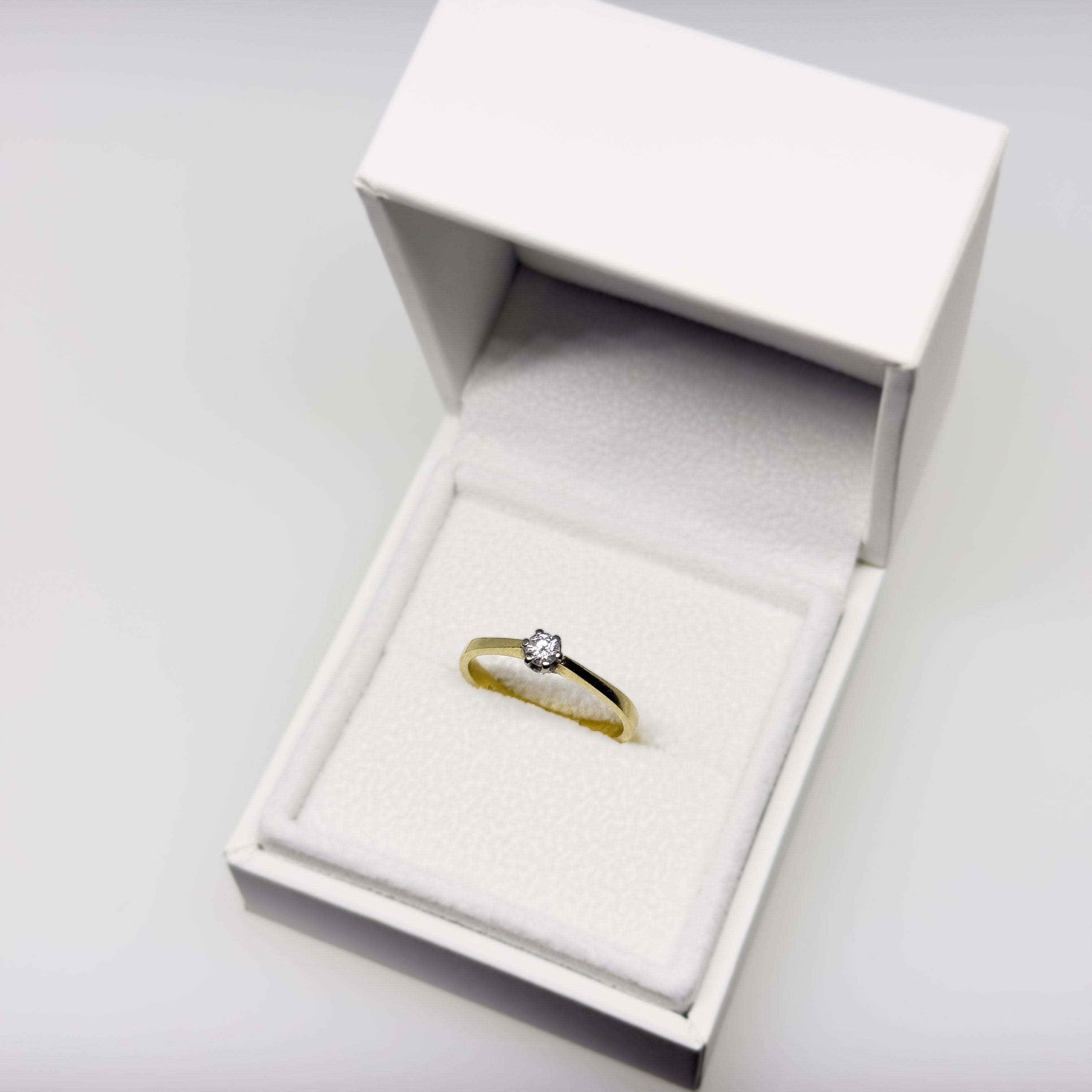 14K Keltakultainen 0,10ct Timanttisormus