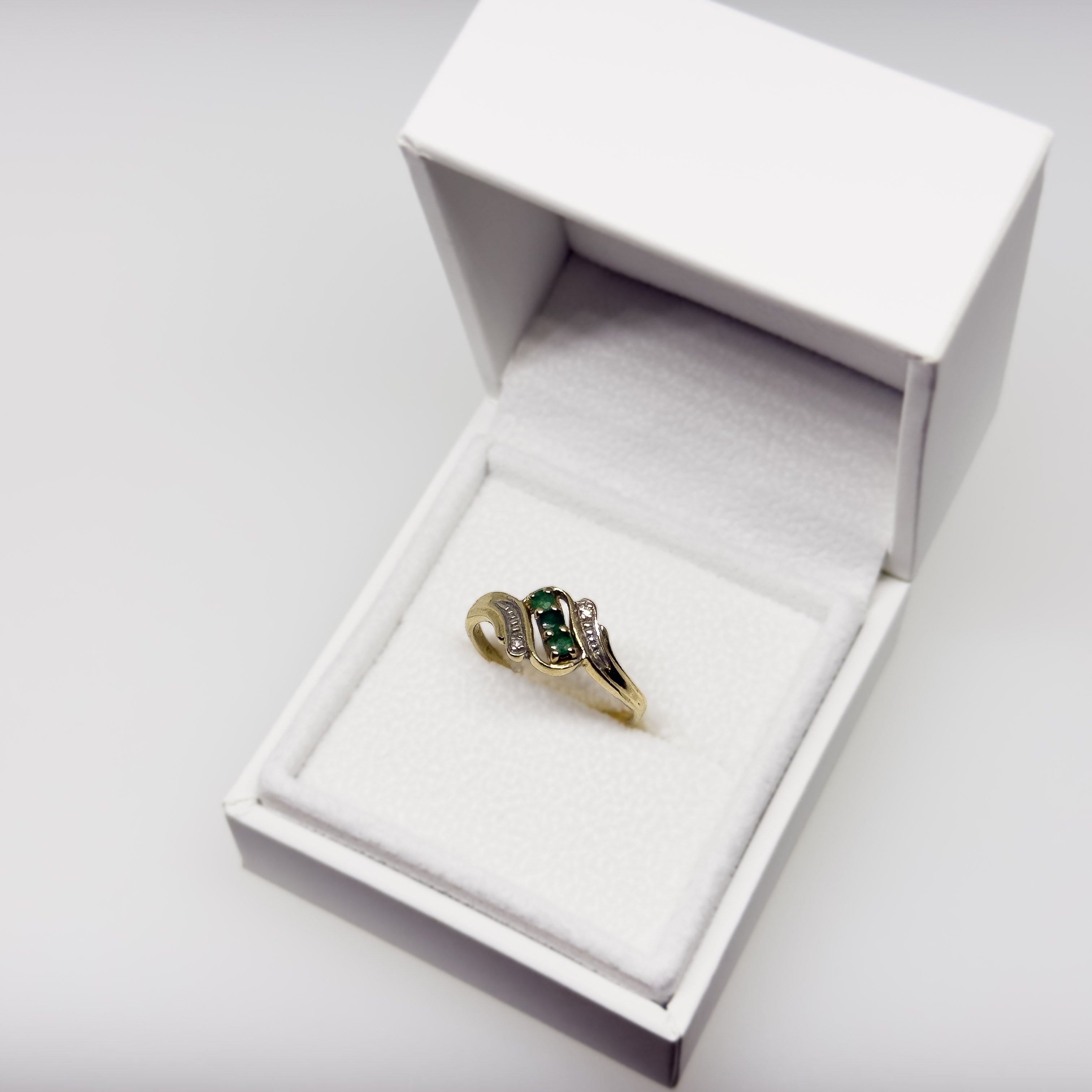 14K Keltakultainen Smaragdi/Timanttisormus