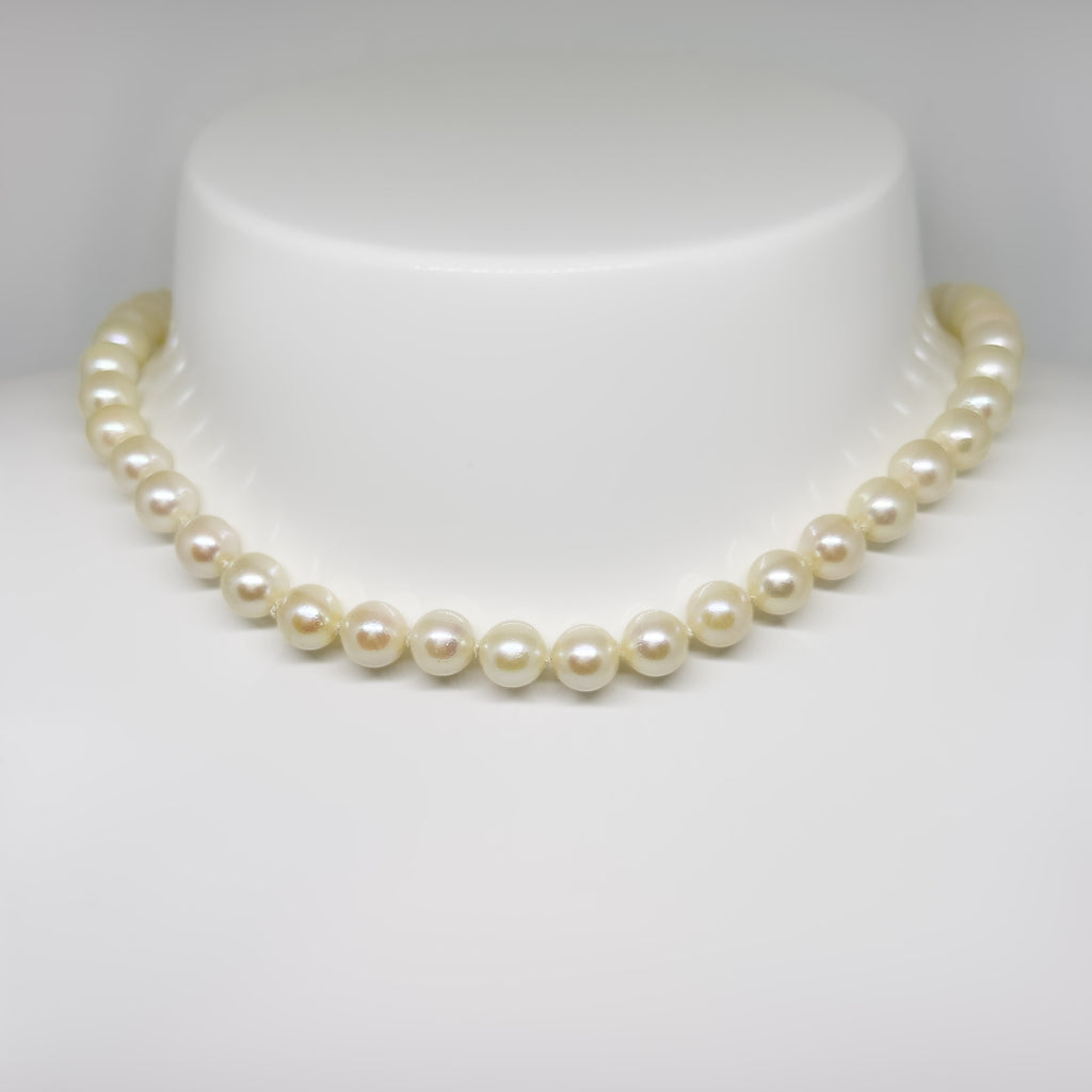 Hopeinen Merihelmi kaulakoru