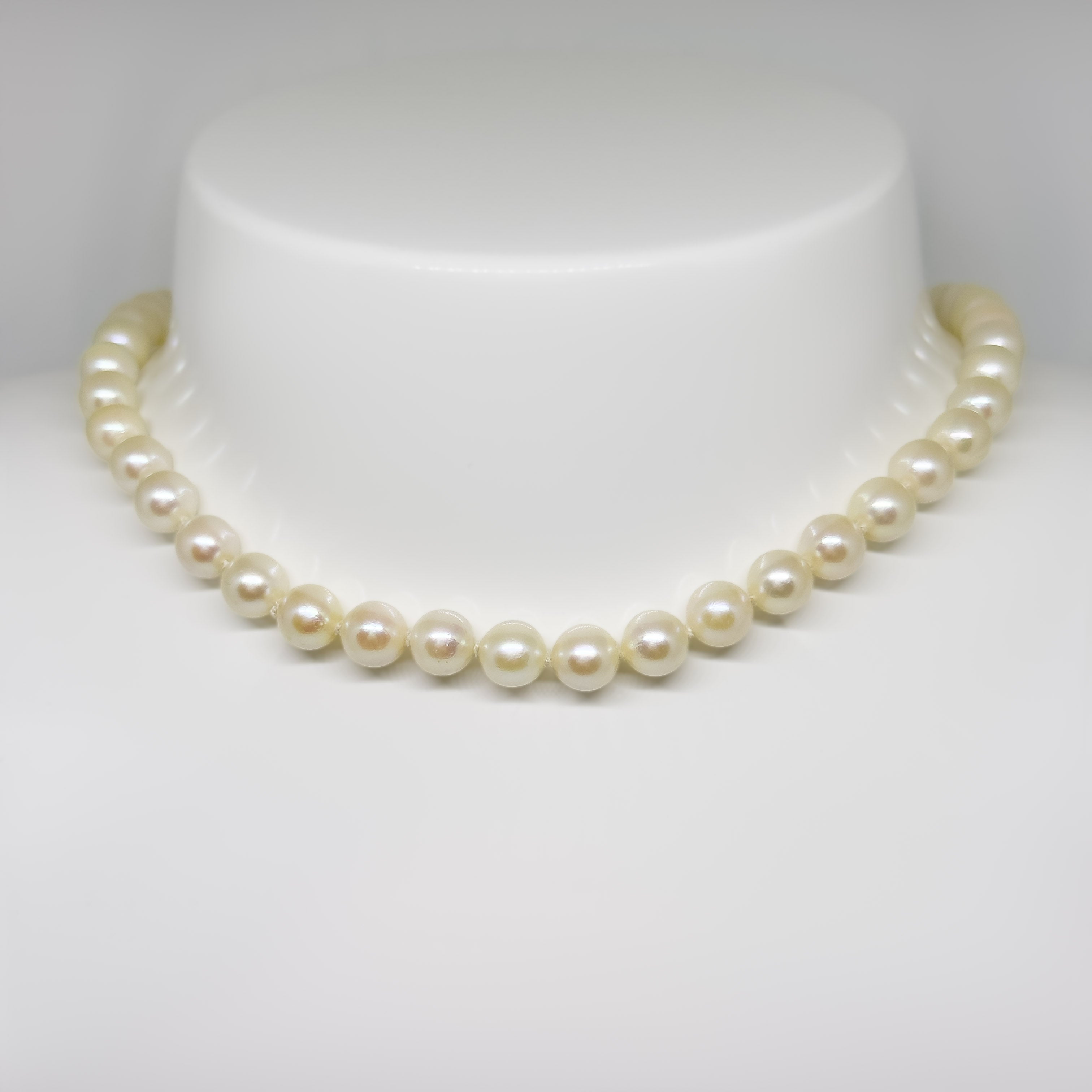 Hopeinen Merihelmi kaulakoru