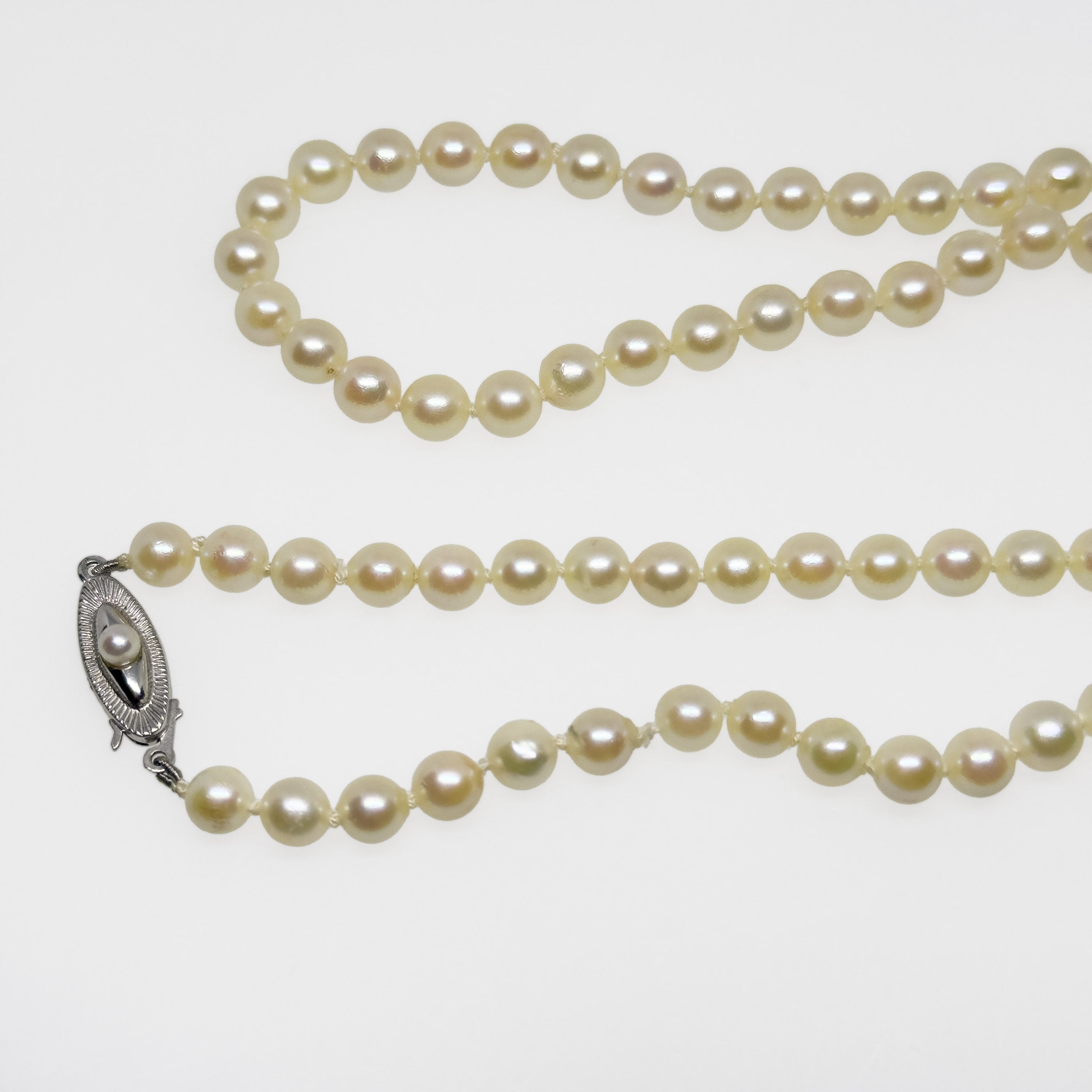 Hopeinen Merihelmi kaulakoru