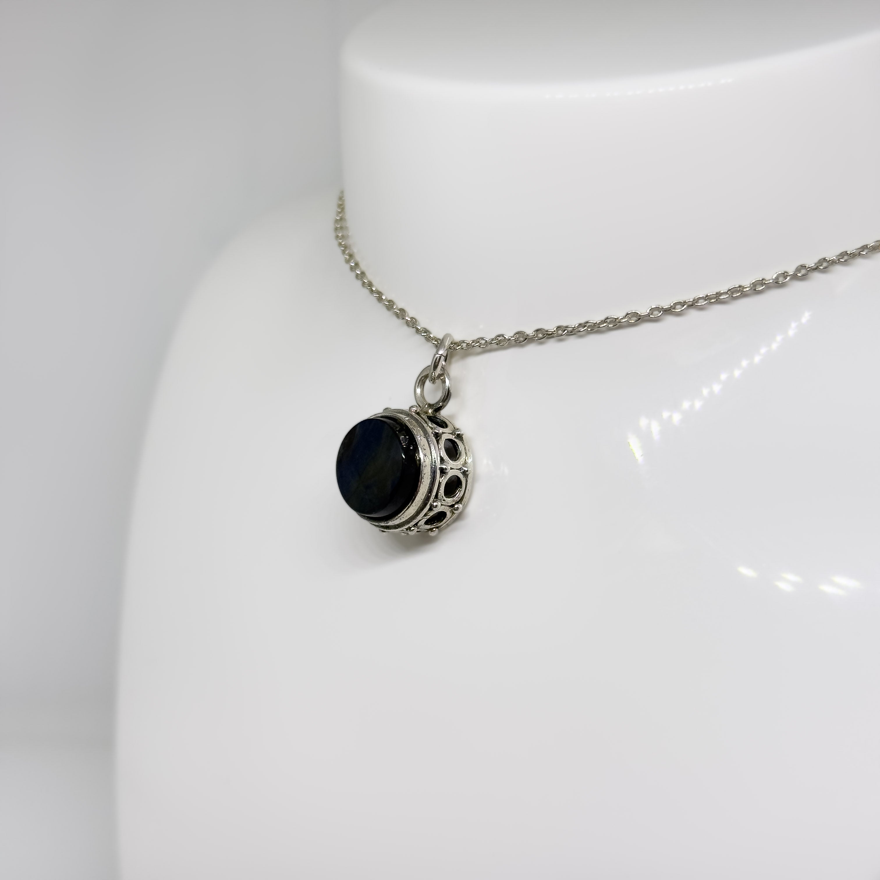 Kalevala Koru hopeinen 1515 Spektroliitti kaulakoru