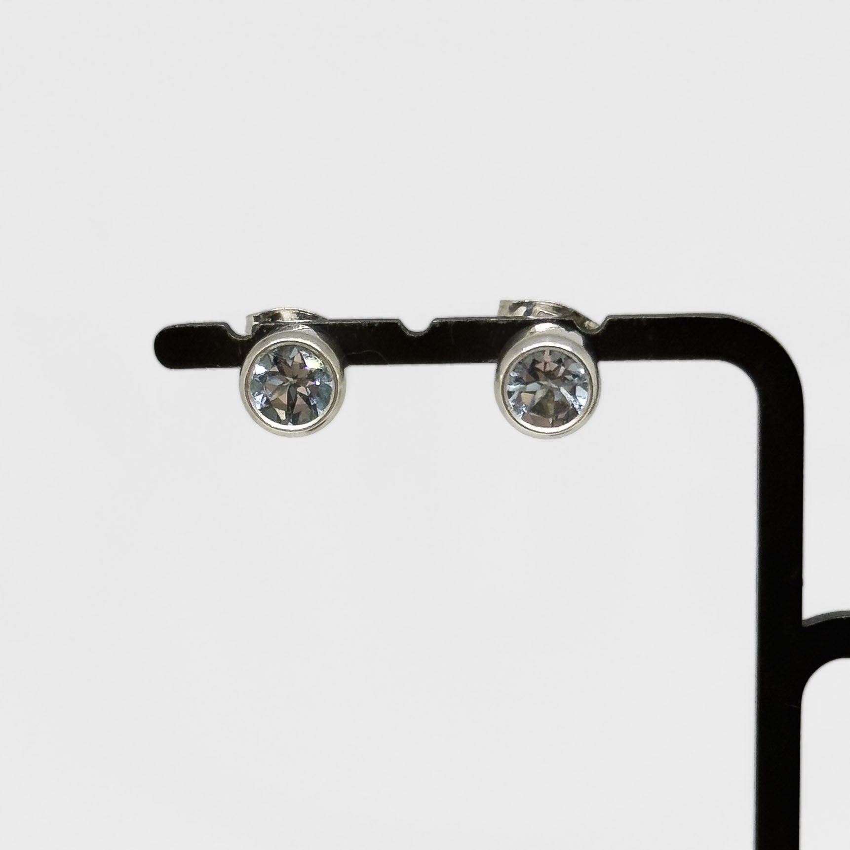 Kalevala Koru hopeiset Topaasi korvakorut