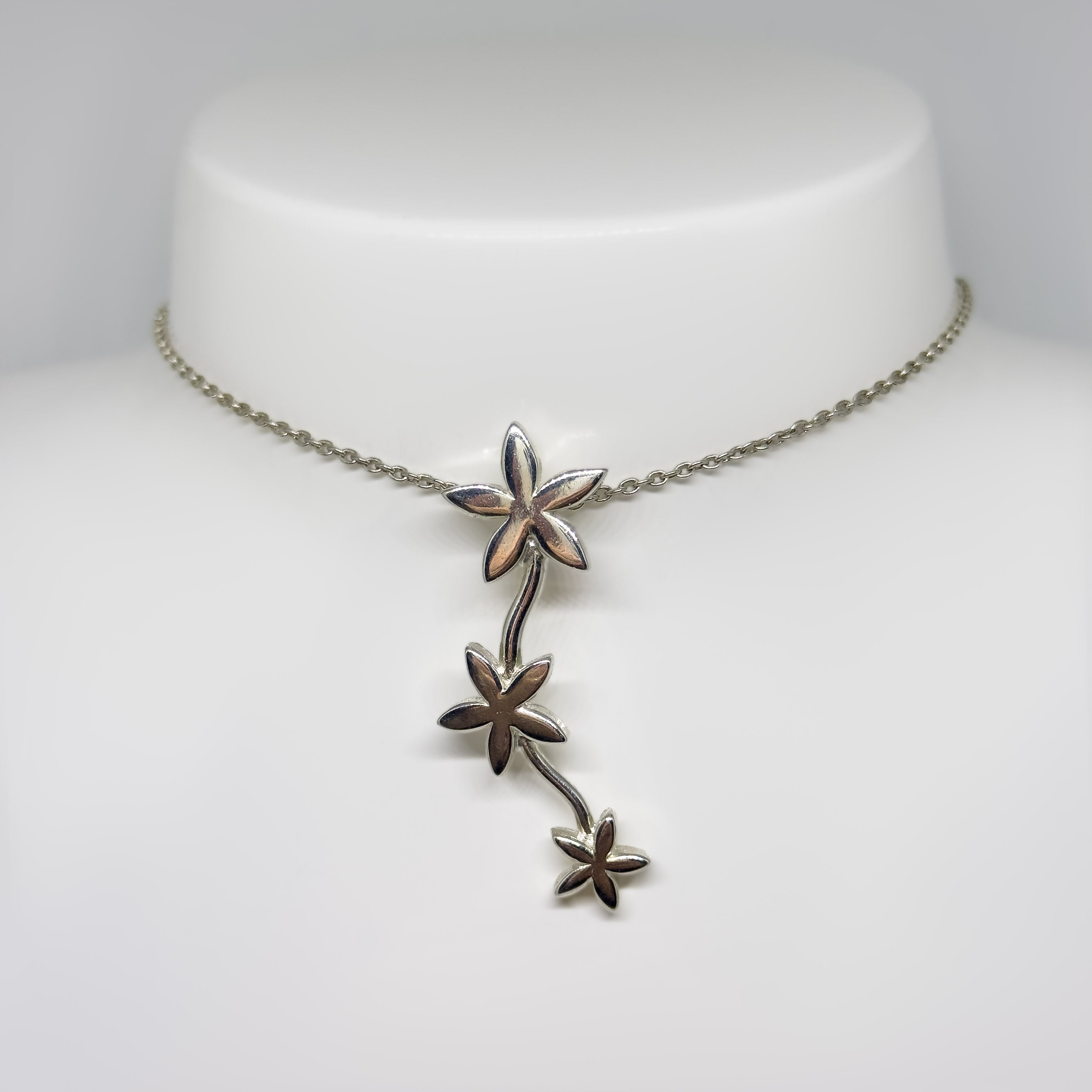 Saurum Silver Flower Pendant