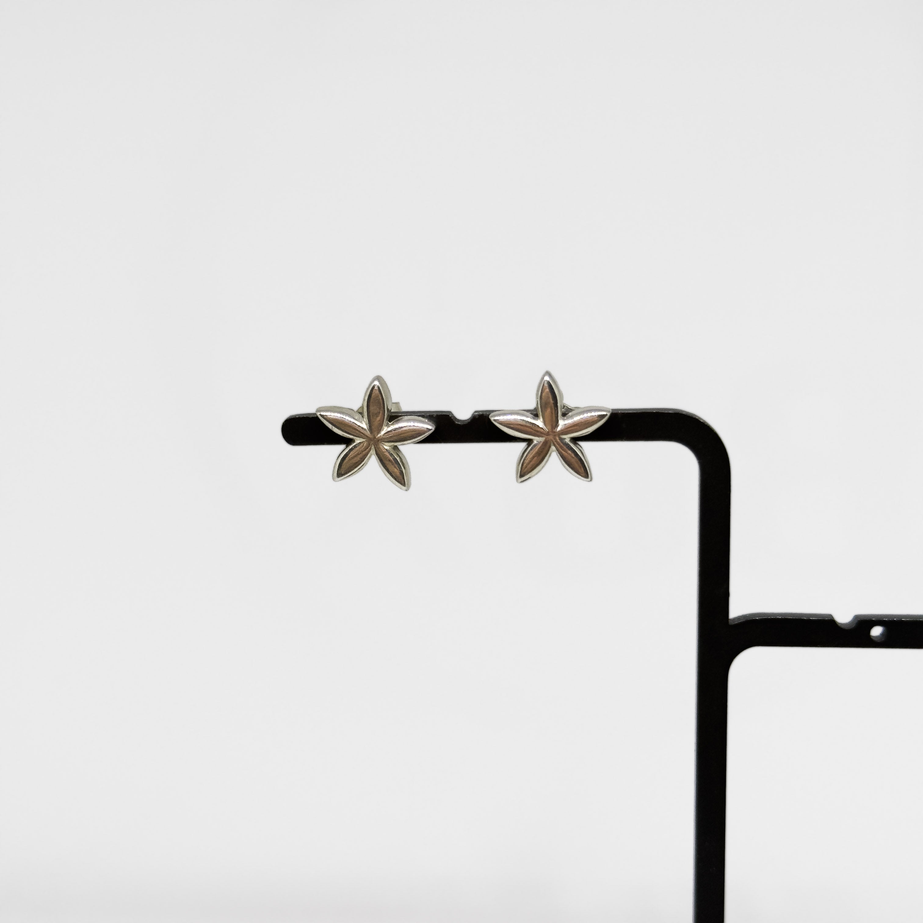 Saurum Silver Flower Earrings