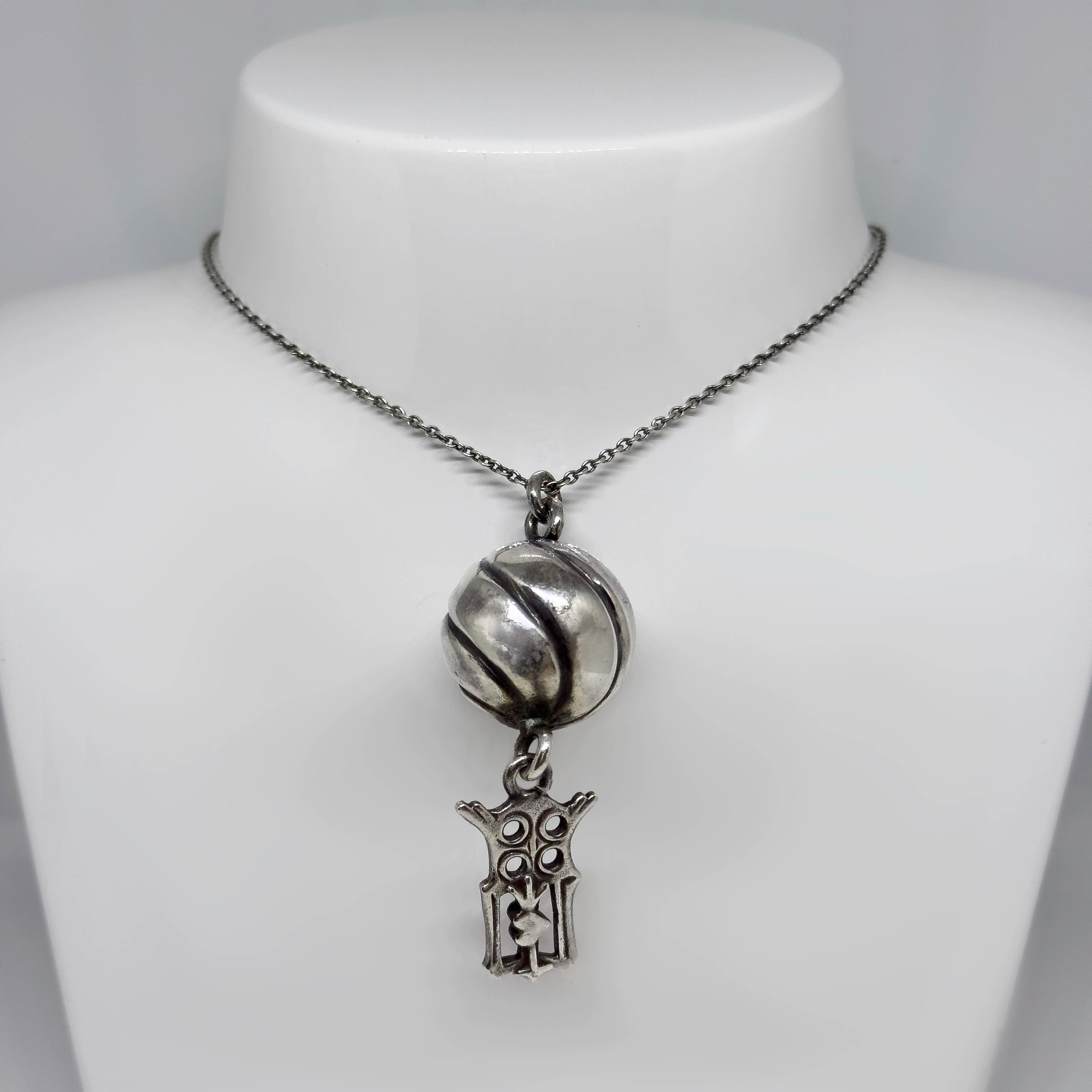 Kalevala Koru hopeinen Neitsyt Marian monogrammi kaulakoru