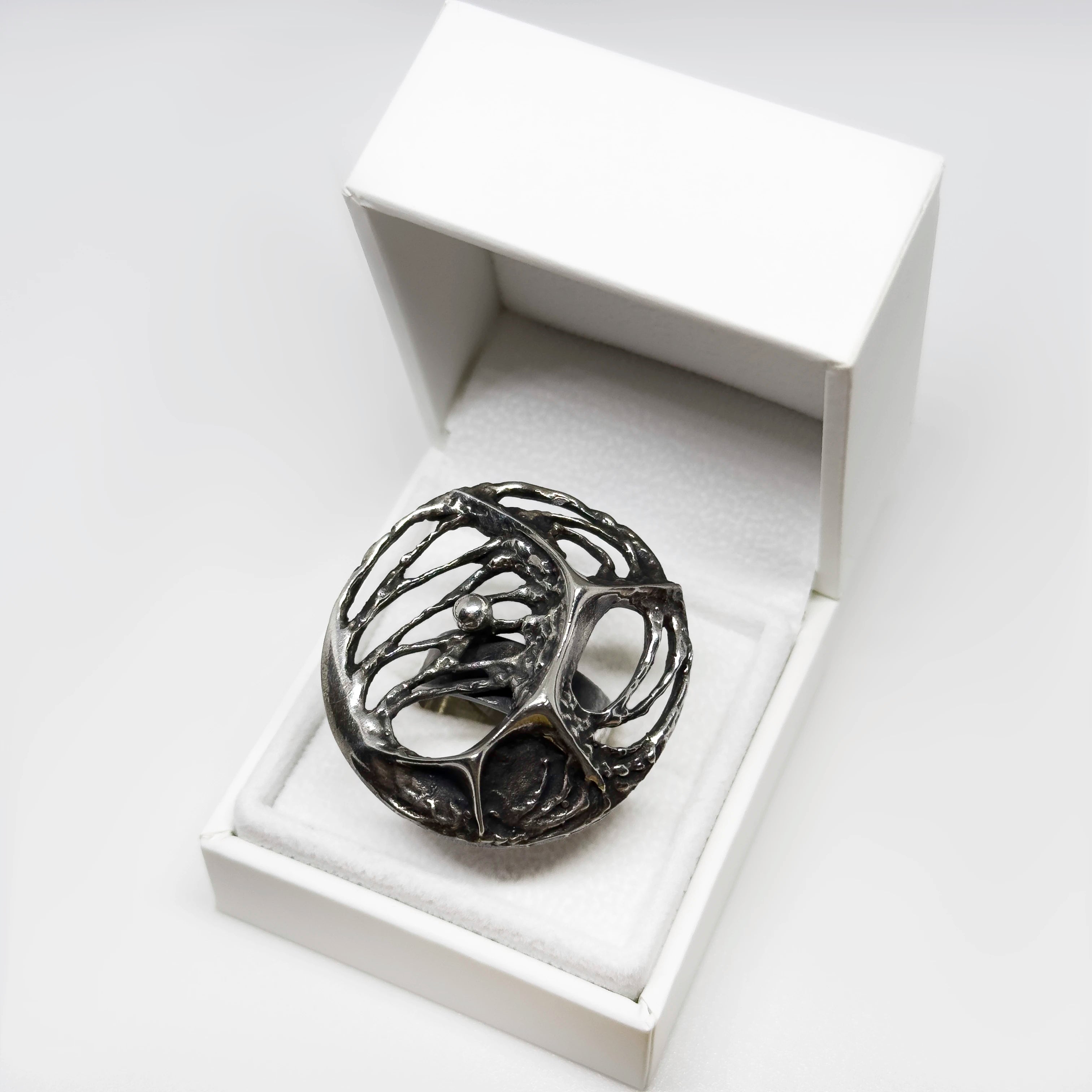 Karl Laine hopeinen Spider sormus